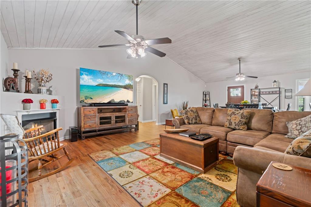 Cleveland, Georgia, 30528, United States, 4 Bedrooms Bedrooms, ,3 BathroomsBathrooms,Residential,For Sale,1986122