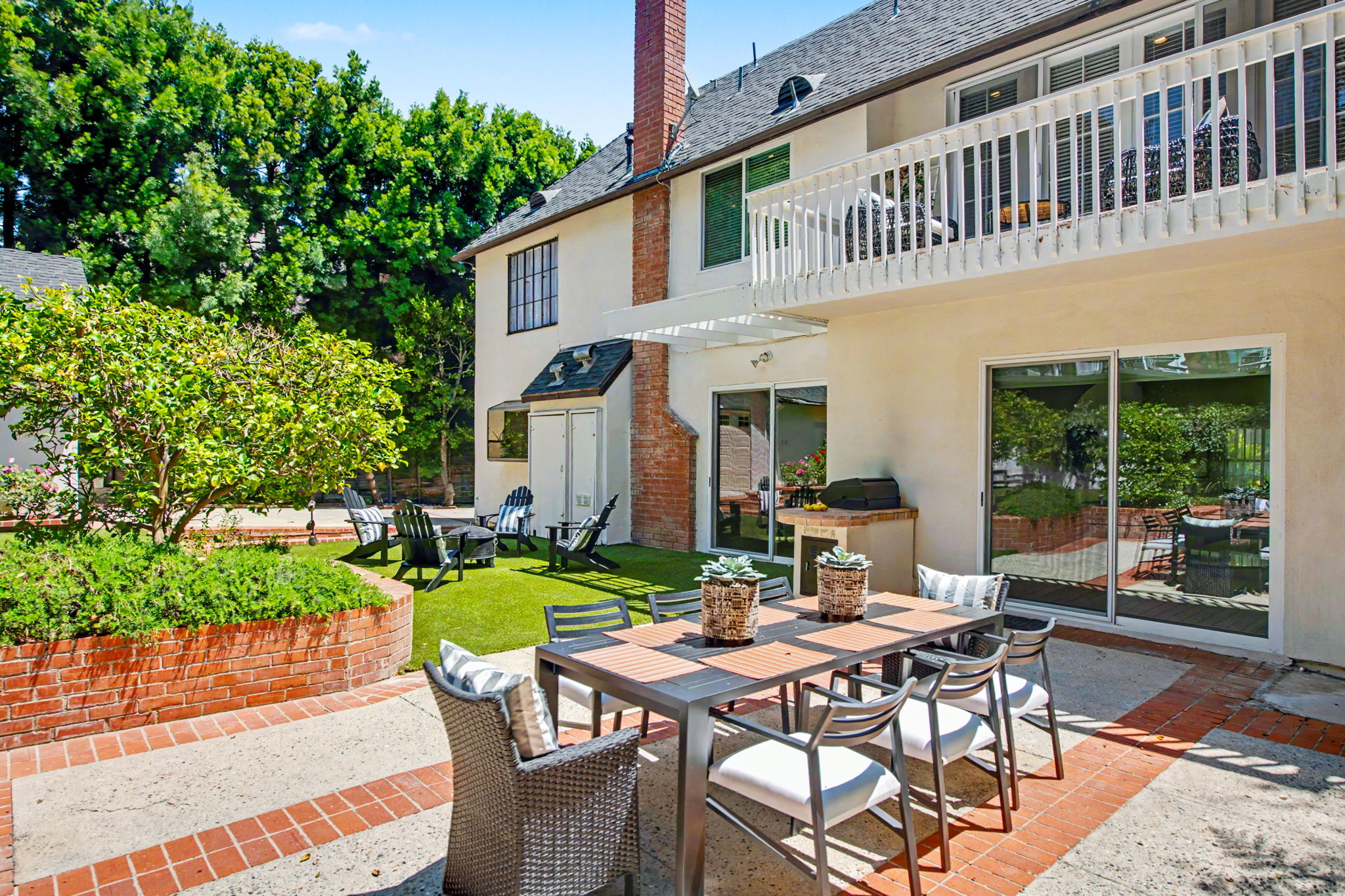  2411 Benedict Canyon Dr - 物件實景