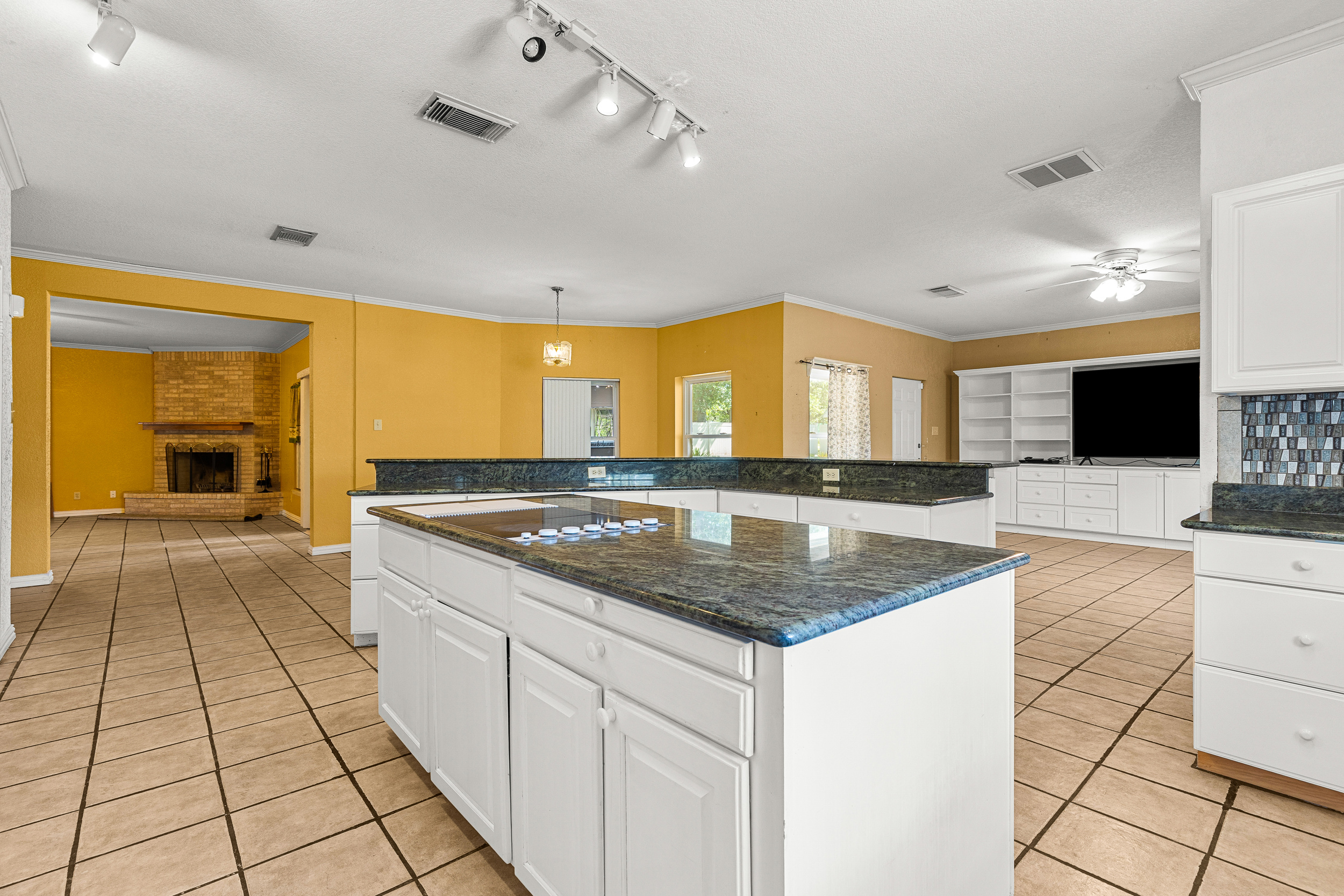 Adkins, Texas, 78101, United States, 4 Bedrooms Bedrooms, ,2 BathroomsBathrooms,Residential,For Sale,1979790