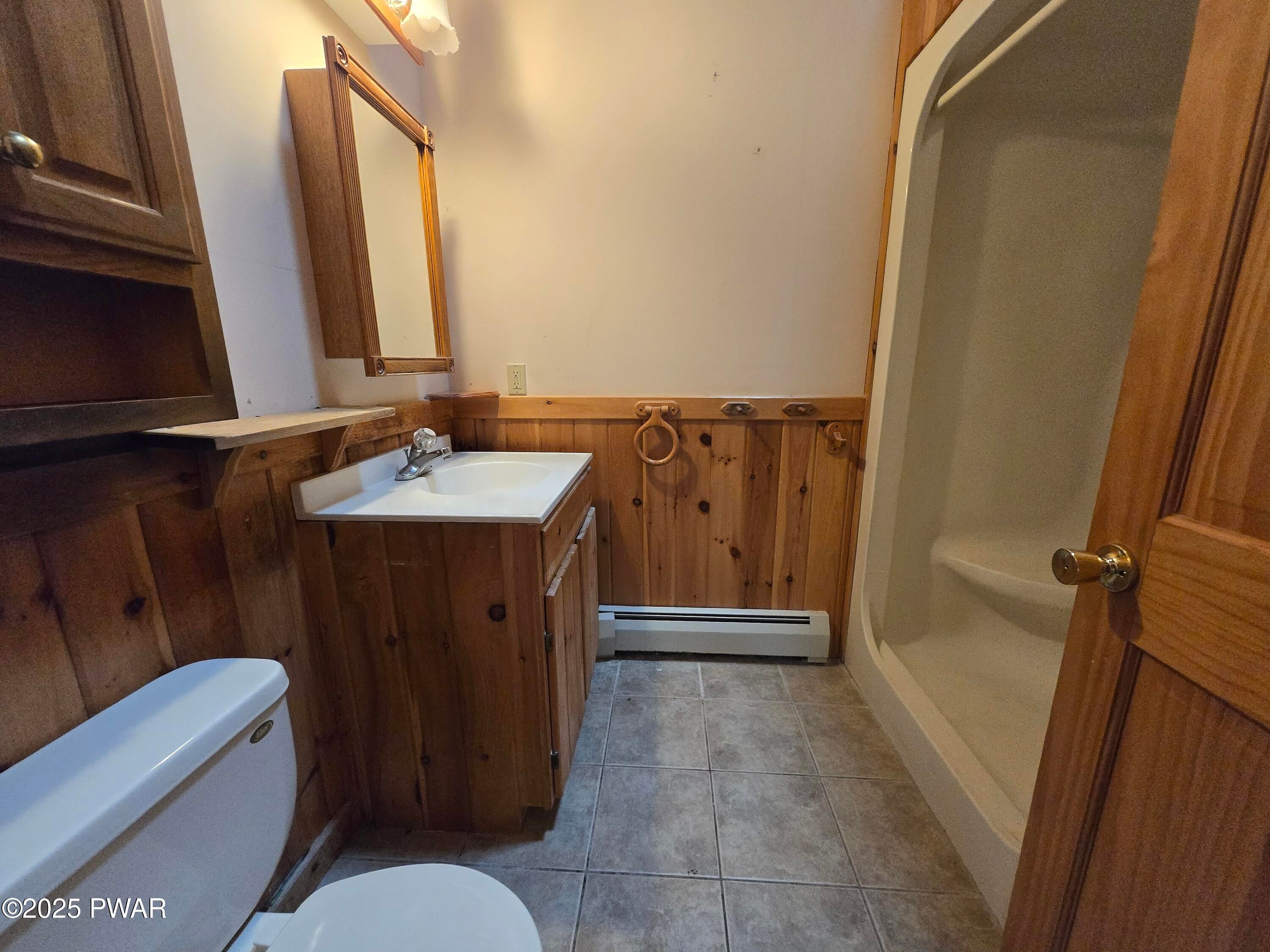 Lords Valley, Pennsylvania, 18428, United States, 5 Bedrooms Bedrooms, ,4 BathroomsBathrooms,Residential,For Sale,1977251