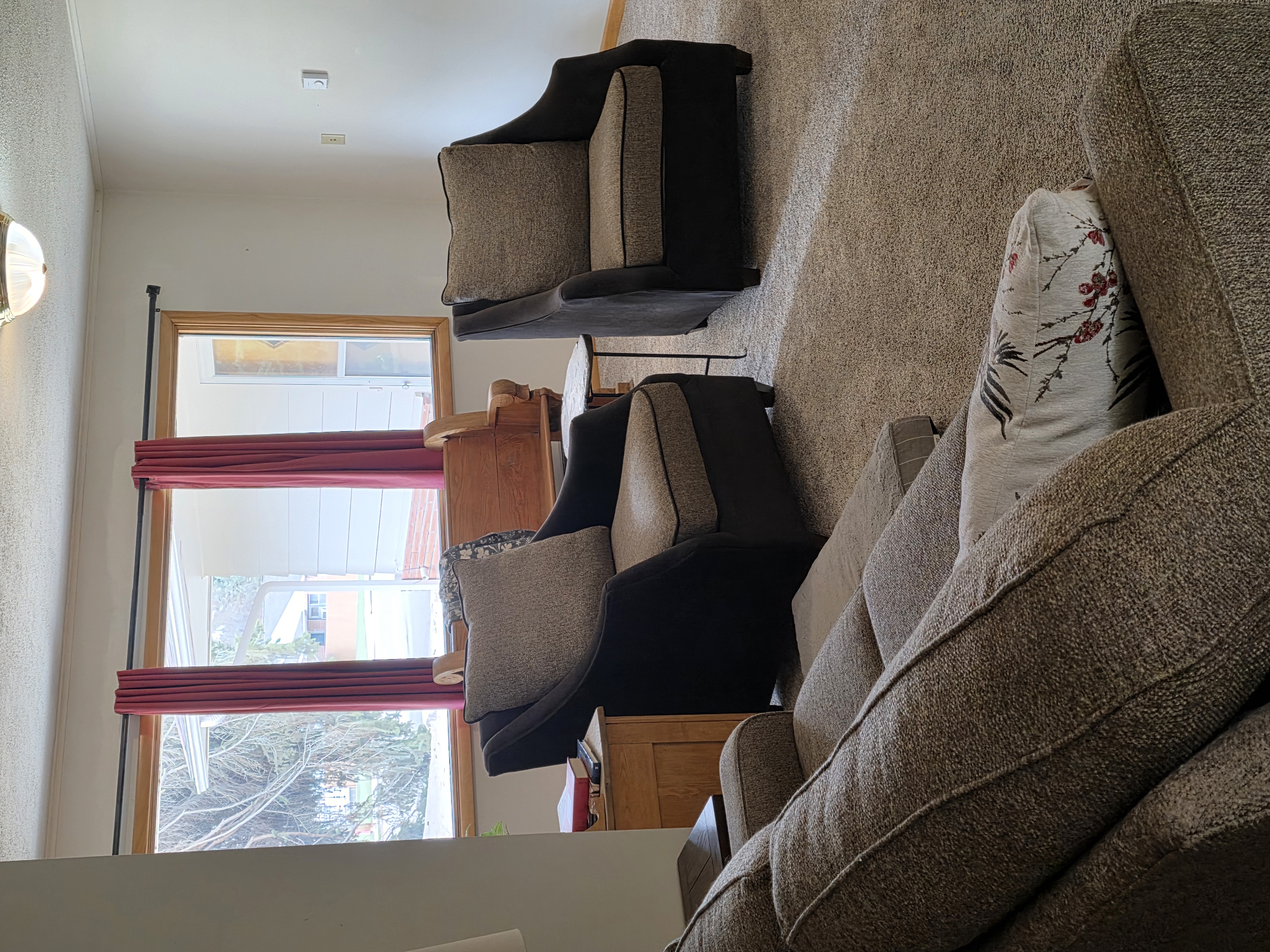 Dillon, Montana, 59725, United States, 5 Bedrooms Bedrooms, ,4 BathroomsBathrooms,Residential,For Sale,1980555