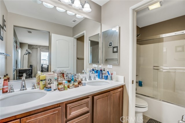 Lakewood, California, 90715, United States, 3 Bedrooms Bedrooms, ,4 BathroomsBathrooms,Residential,For Sale,1860565