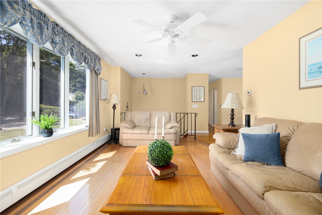 North Kingstown, Rhode Island, 02874, United States, 3 Bedrooms Bedrooms, ,2 BathroomsBathrooms,Residential,For Sale,1906008