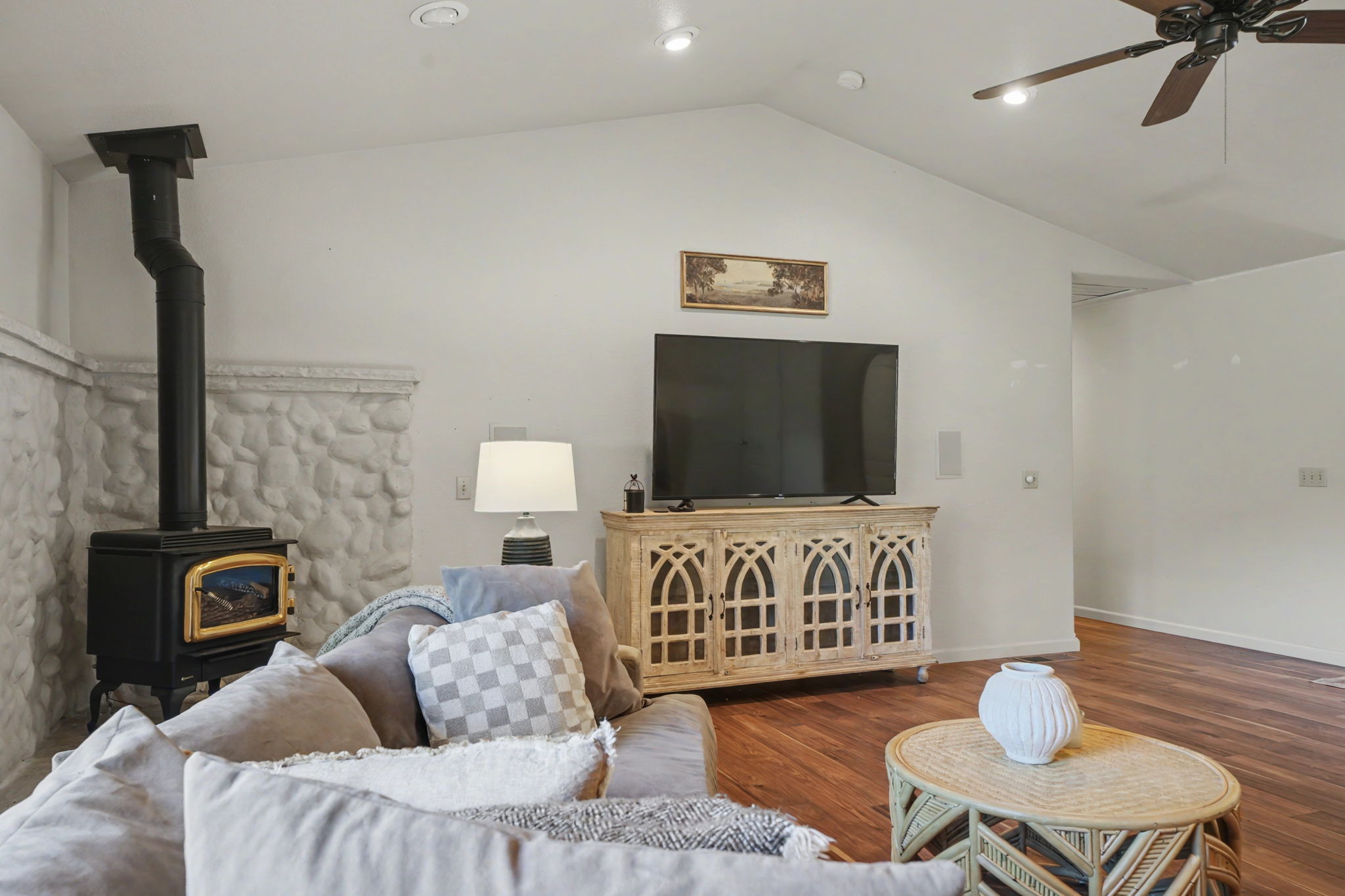  Quiet Cul-de-Sac Living with Views, Modern Updates - 物件實景