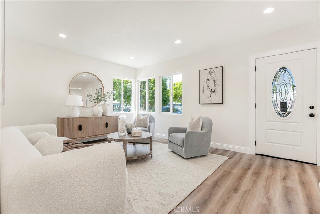 Los Angeles, California, 90066, United States, 3 Bedrooms Bedrooms, ,1 BathroomBathrooms,Residential,For Sale,1938749