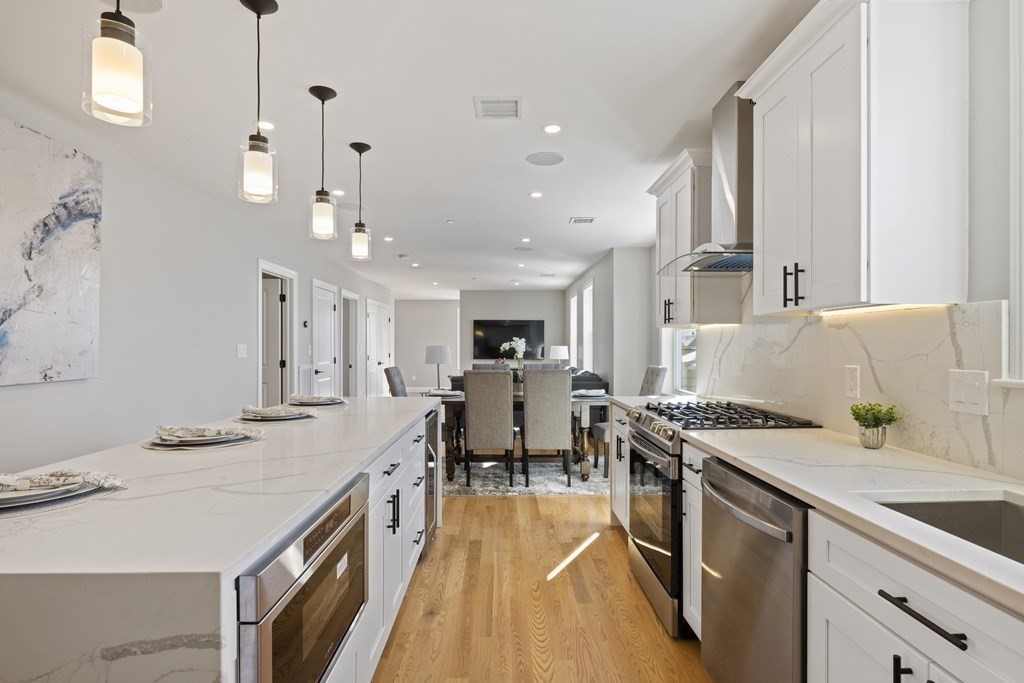 Everett, Massachusetts, 02149, United States, 3 Bedrooms Bedrooms, ,2 BathroomsBathrooms,Residential,For Sale,1923435