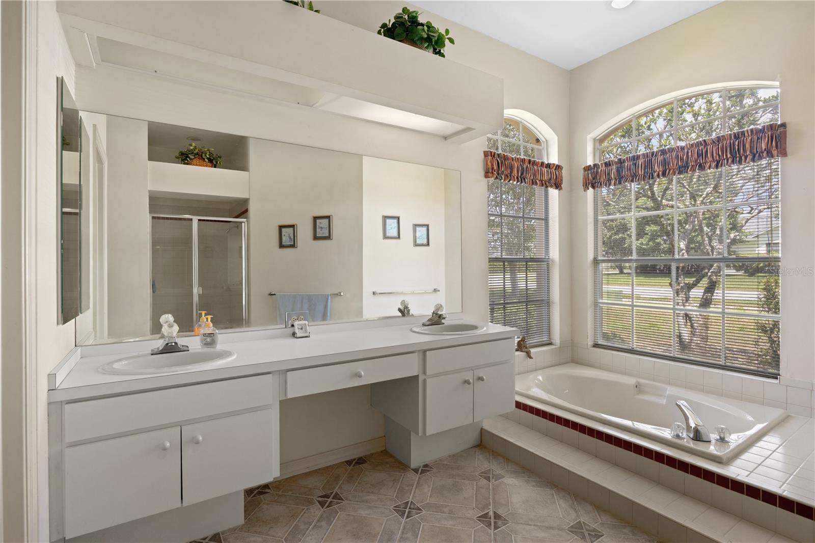 Oviedo, Florida, 32765, United States, 3 Bedrooms Bedrooms, ,3 BathroomsBathrooms,Residential,For Sale,1980040