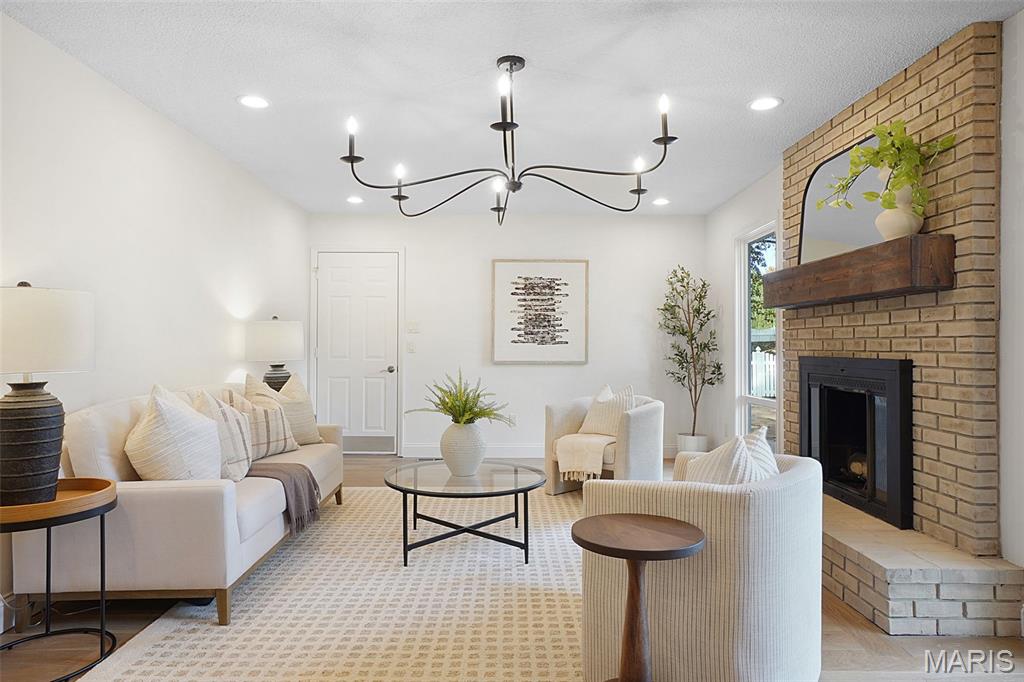 Ellisville, Missouri, 63011, United States, 4 Bedrooms Bedrooms, ,3 BathroomsBathrooms,Residential,For Sale,1989031