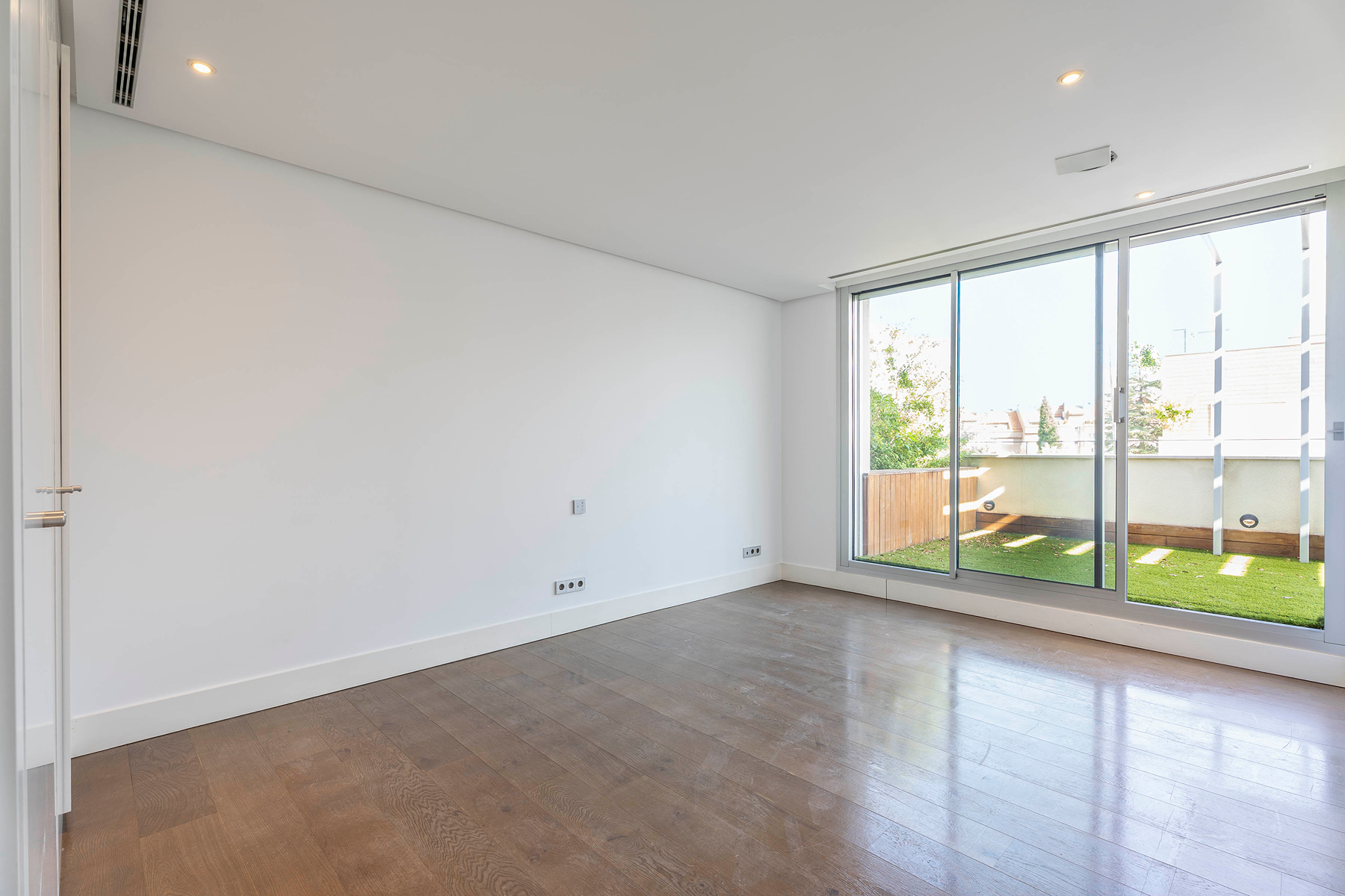  Modern Townhouse in Hortaleza, Madrid with Pool and Garden - 物件實景