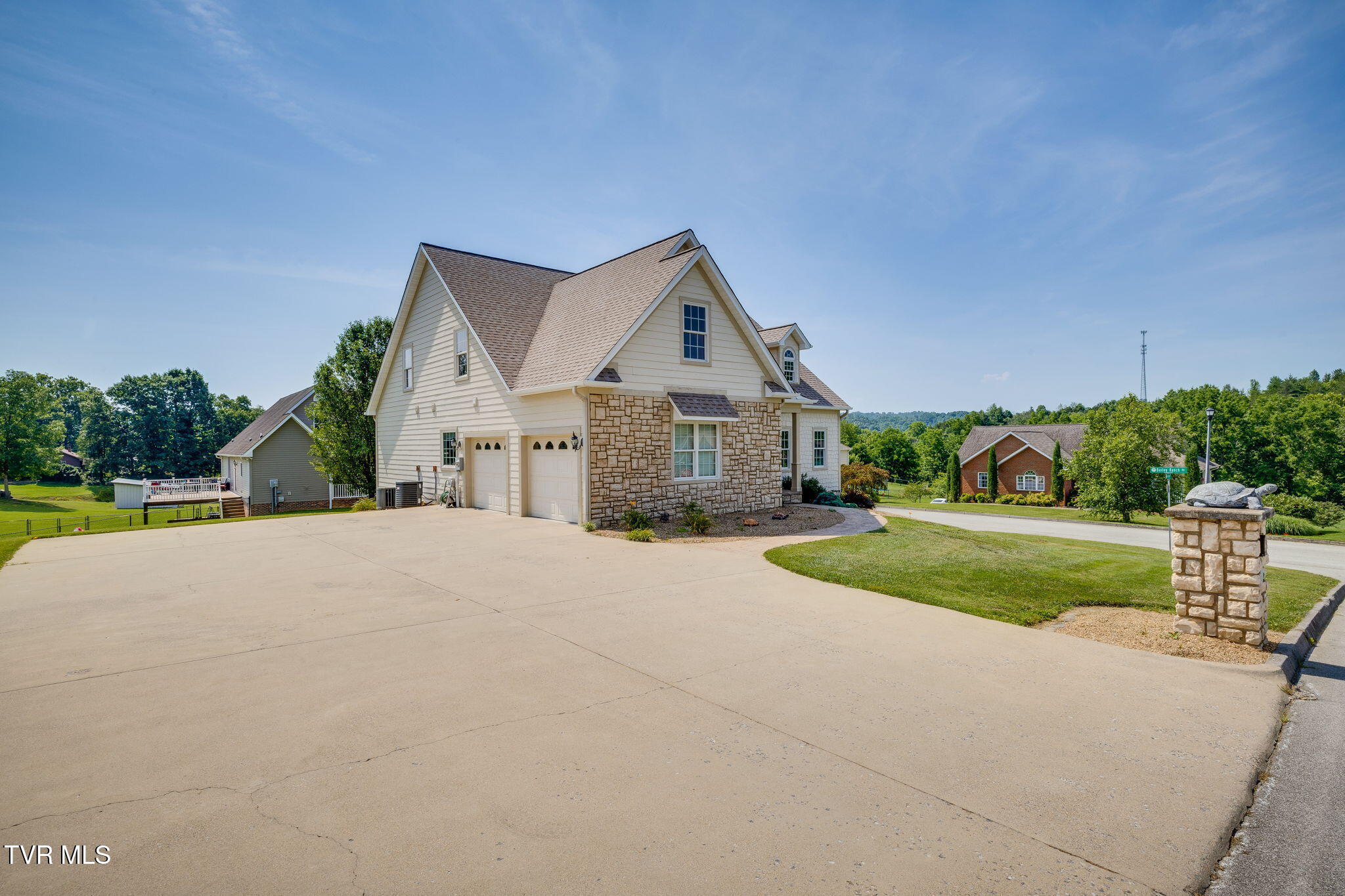 Kingsport, Tennessee, 37660, United States, 3 Bedrooms Bedrooms, ,4 BathroomsBathrooms,Residential,For Sale,1984458