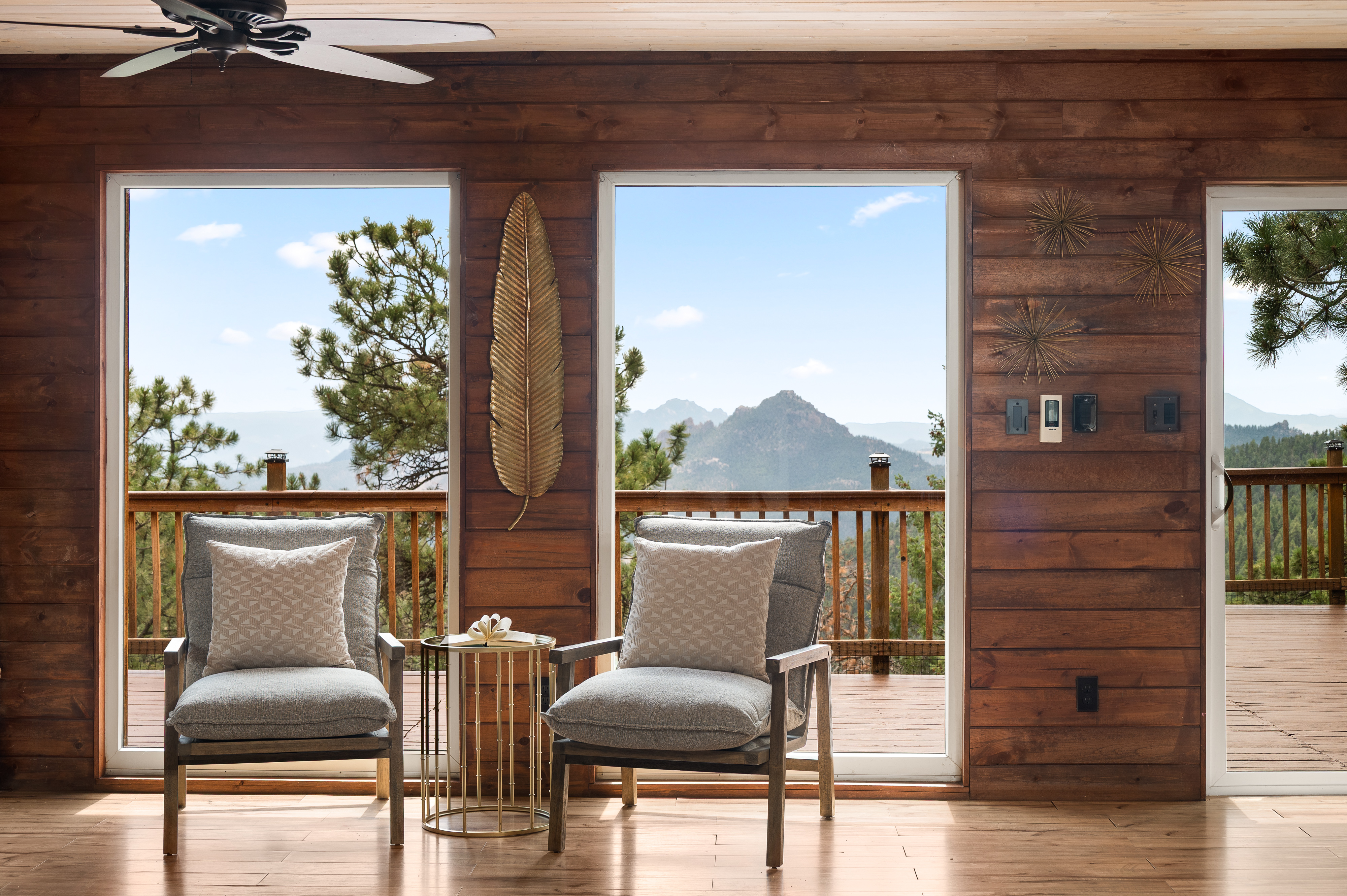  Million Dollar Views on this Beautifully Updated Mountain Retreat on 2.89 Acres - 物件實景