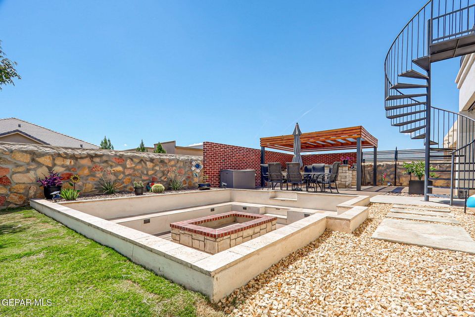 El Paso, Texas, 79932, United States, 5 Bedrooms Bedrooms, ,2 BathroomsBathrooms,Residential,For Sale,1915339