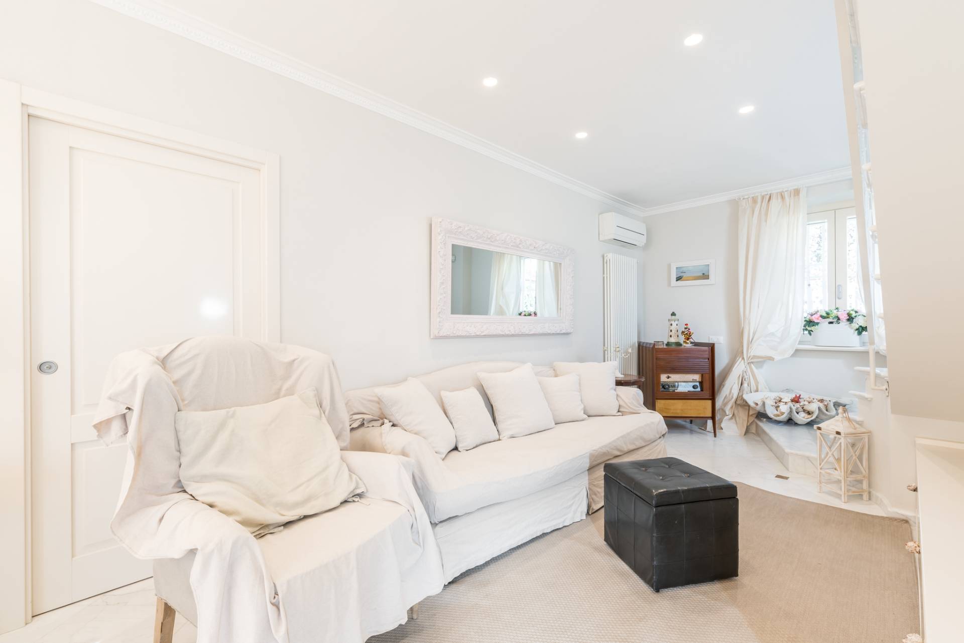 Via Piave, Forte dei Marmi, Lucca, 55042, IT, 4 Bedrooms Bedrooms, ,4 BathroomsBathrooms,Residential,For Sale,Via Piave,1630004