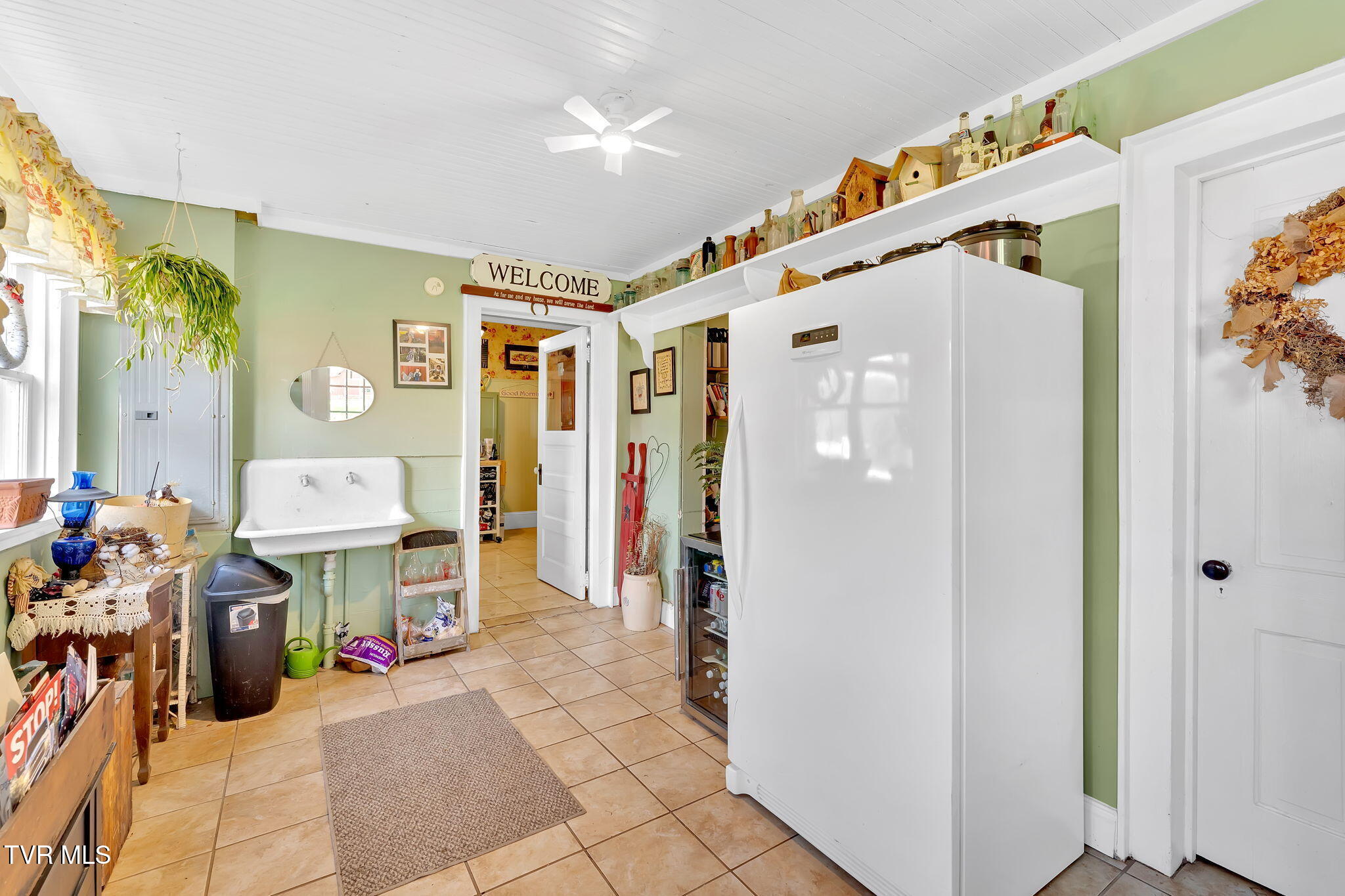 Roan Mountain, Tennessee, 37687, United States, 4 Bedrooms Bedrooms, ,2 BathroomsBathrooms,Residential,For Sale,2010992