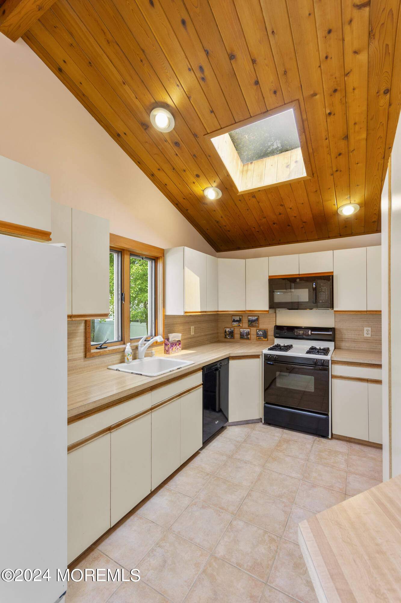 Old Bridge, New Jersey, 08857, United States, 3 Bedrooms Bedrooms, ,2 BathroomsBathrooms,Residential,For Sale,1872479