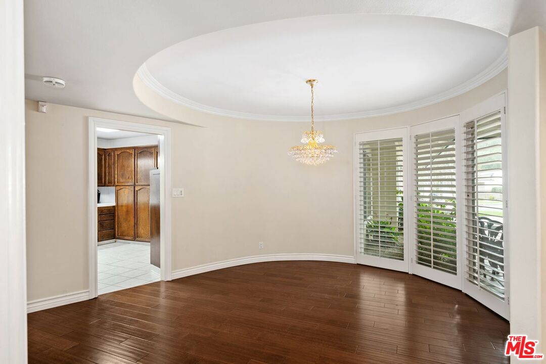 Los Angeles, California, 90056, United States, 5 Bedrooms Bedrooms, ,3 BathroomsBathrooms,Residential,For Sale,1987741