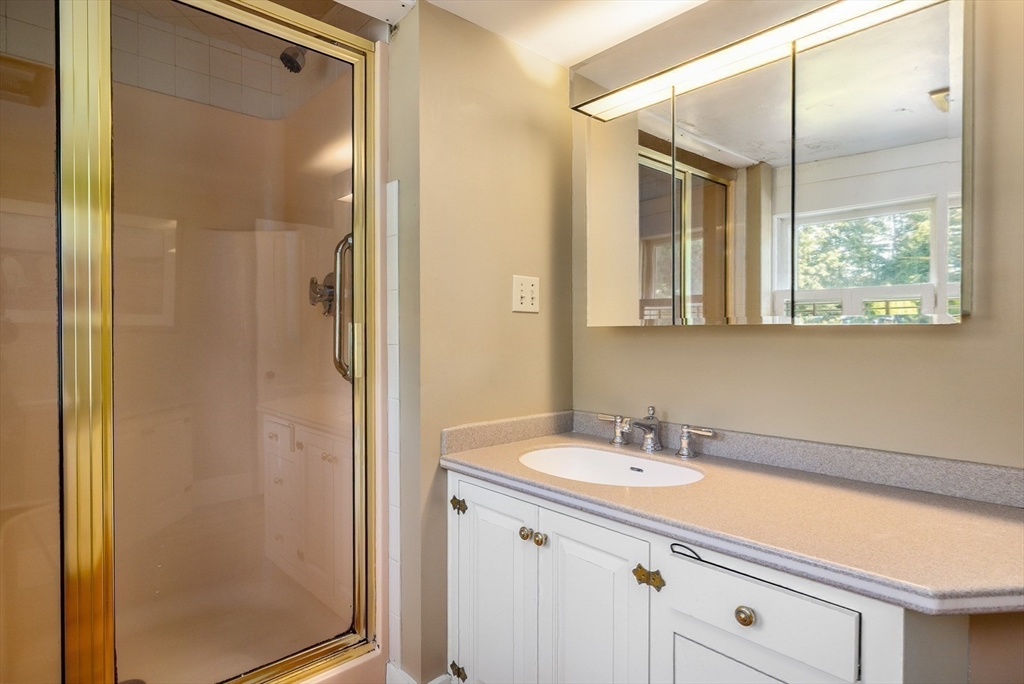 Amesbury, Massachusetts, 01913, United States, 5 Bedrooms Bedrooms, ,4 BathroomsBathrooms,Residential,For Sale,1992950