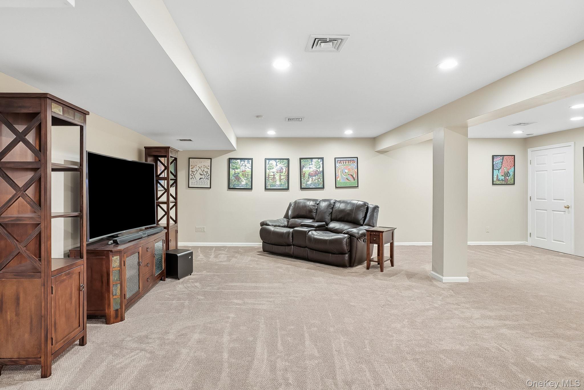 Cortlandt Manor, New York, 10567, United States, 4 Bedrooms Bedrooms, ,3 BathroomsBathrooms,Residential,For Sale,1987823