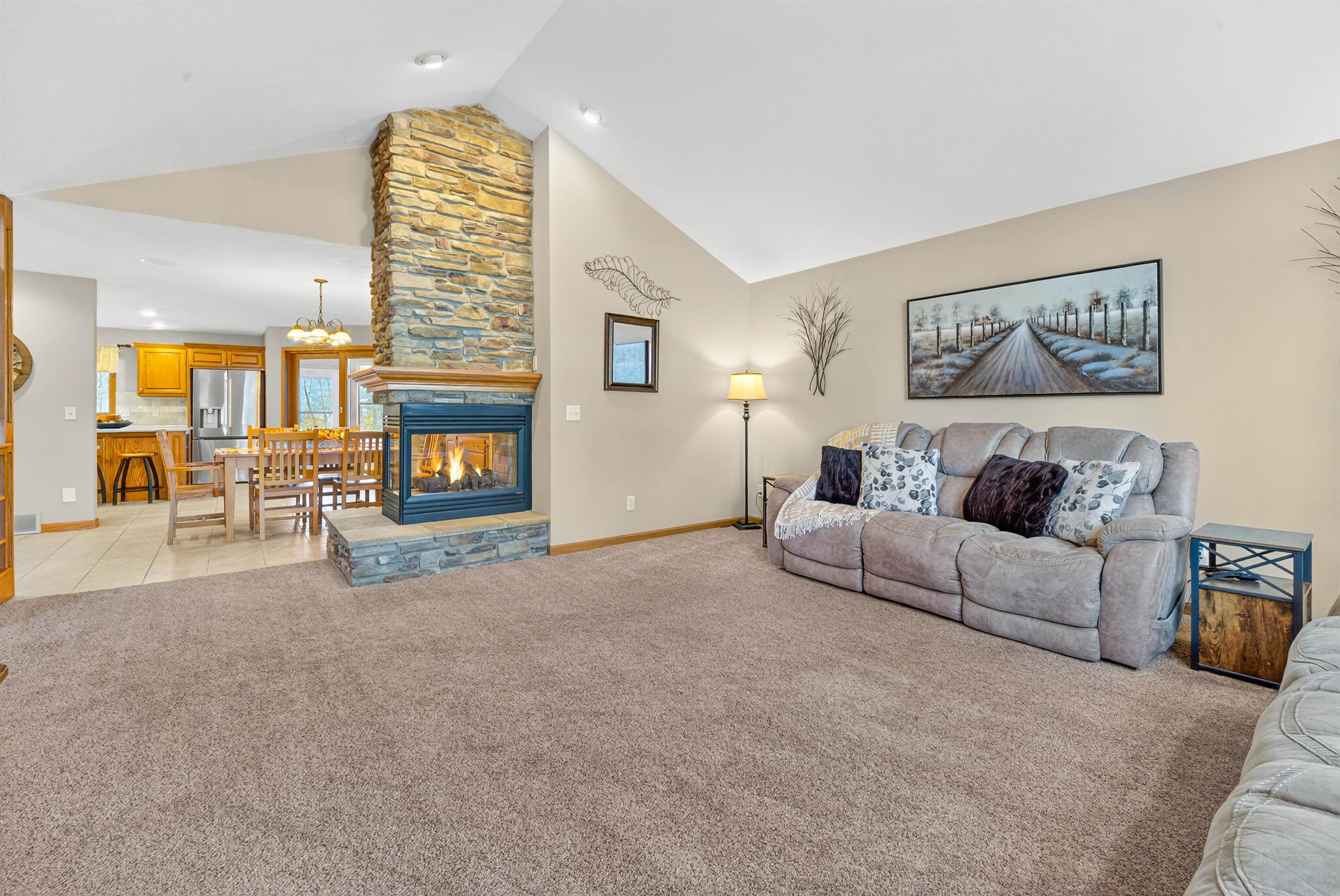 NEW LONDON, Wisconsin, 54961, United States, 3 Bedrooms Bedrooms, ,4 BathroomsBathrooms,Residential,For Sale,1996167