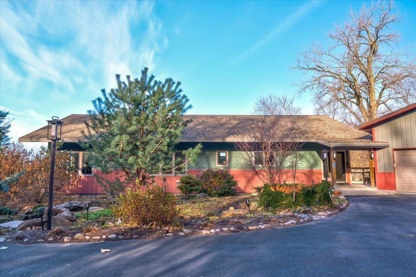 Sauk City, Wisconsin, 53583, United States, 5 Bedrooms Bedrooms, ,4 BathroomsBathrooms,Residential,For Sale,1992585