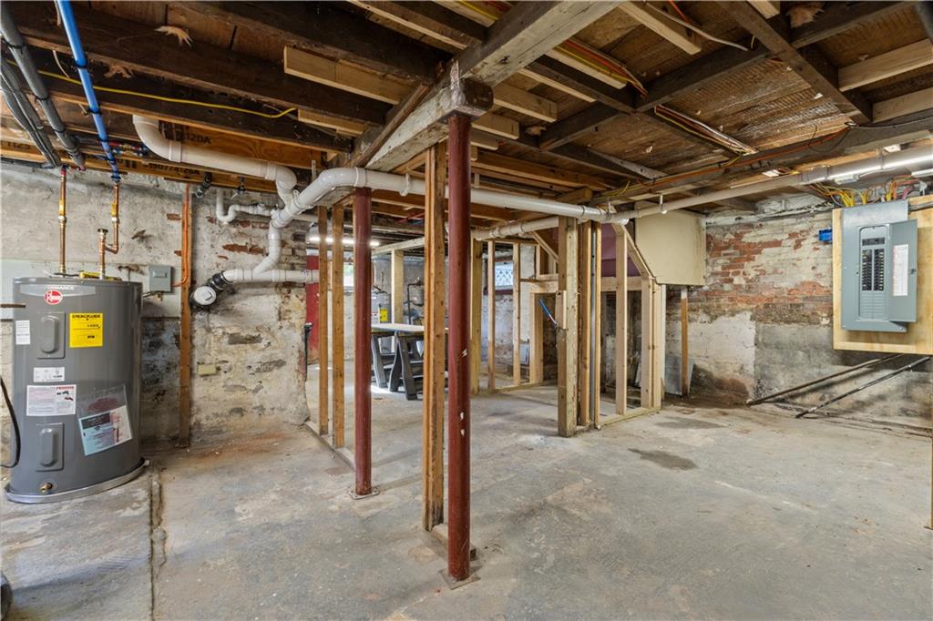 Warwick, Rhode Island, 02888, United States, 3 Bedrooms Bedrooms, ,3 BathroomsBathrooms,Residential,For Sale,2005578