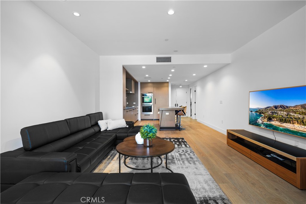 Los Angeles, California, 90024, United States, 2 Bedrooms Bedrooms, ,2 BathroomsBathrooms,Residential,For Sale,1746972
