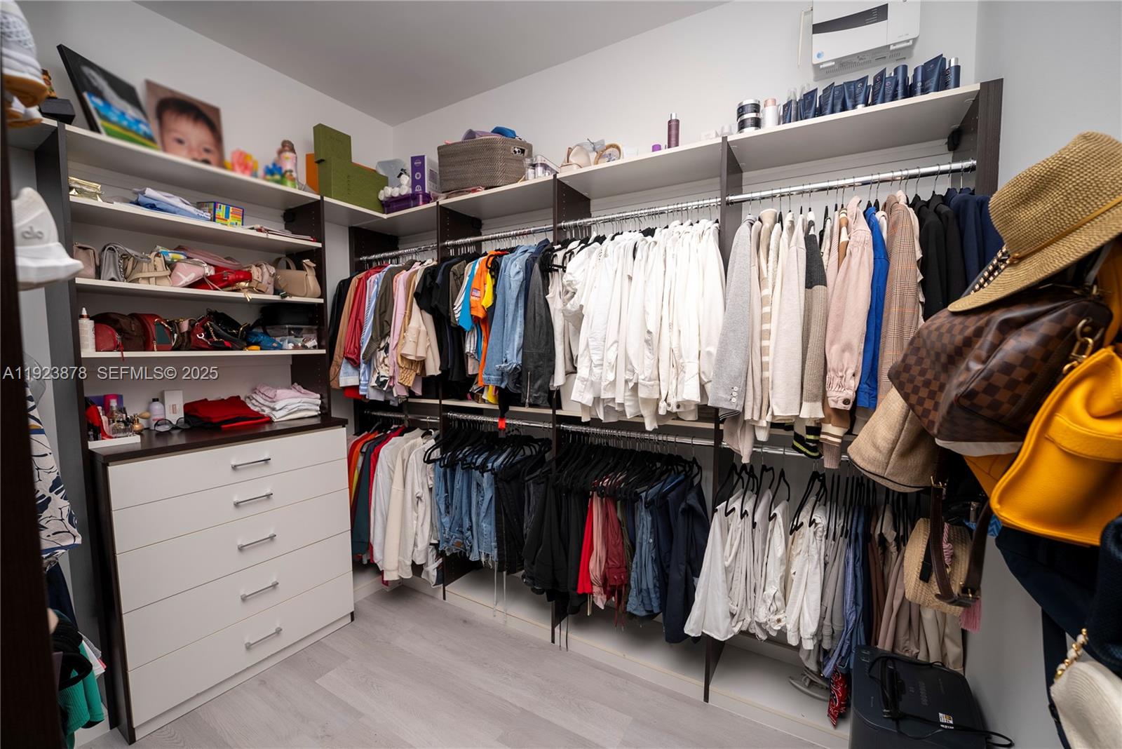 Doral, Florida, 33122, United States, 4 Bedrooms Bedrooms, ,5 BathroomsBathrooms,Residential,For Sale,2002186