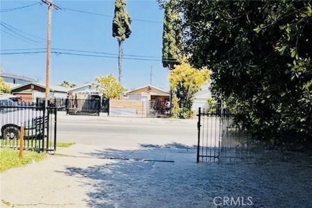 Los Angeles, California, 90059, United States, 11 Bedrooms Bedrooms, ,Residential,For Sale,1975750