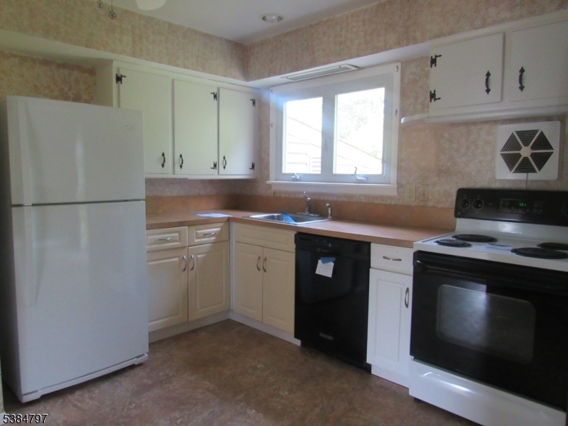 Piscataway Twp., New Jersey, 08854, United States, 3 Bedrooms Bedrooms, ,2 BathroomsBathrooms,Residential,For Sale,1949354
