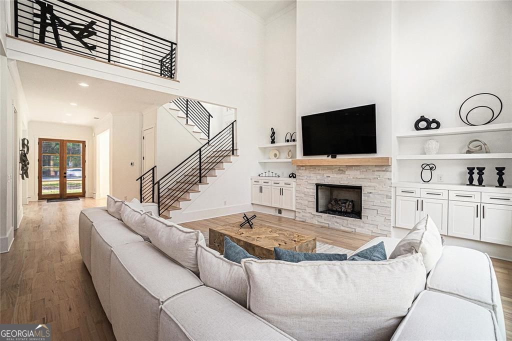 Alpharetta, Georgia, 30009, United States, 5 Bedrooms Bedrooms, ,4 BathroomsBathrooms,Residential,For Sale,1899249