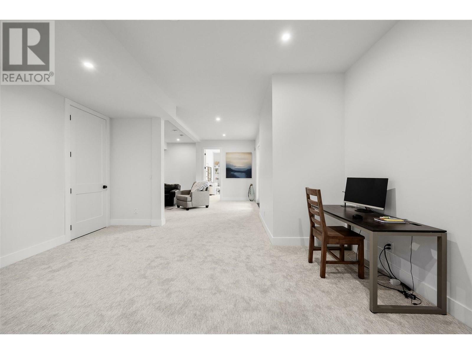KELOWNA, British Columbia, V1W 4L1, CA, 4 Bedrooms Bedrooms, ,4 BathroomsBathrooms,Residential,For Sale,1838056