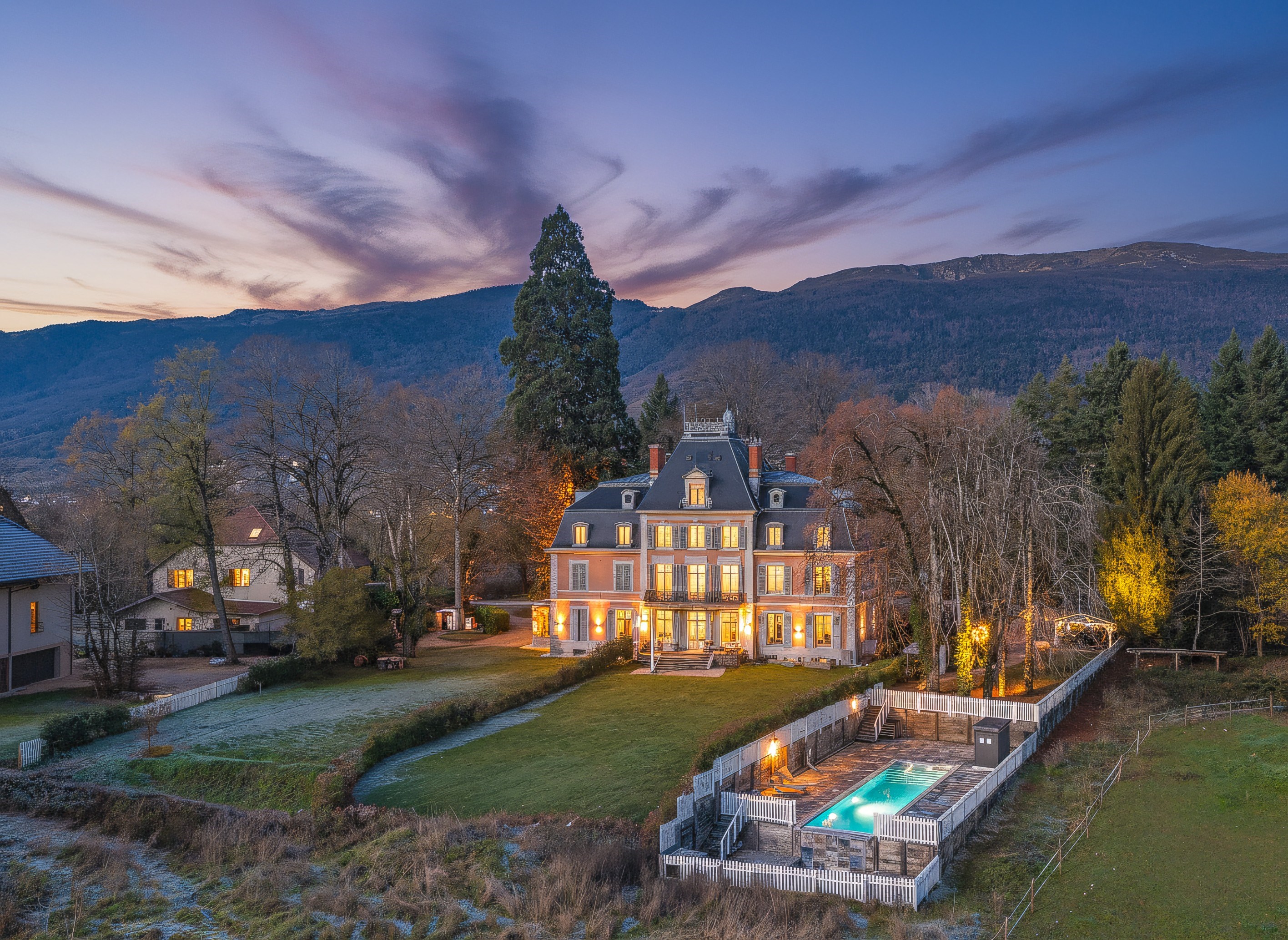  A splendid residence nestled inside the historic Château de Chevry - 物件實景