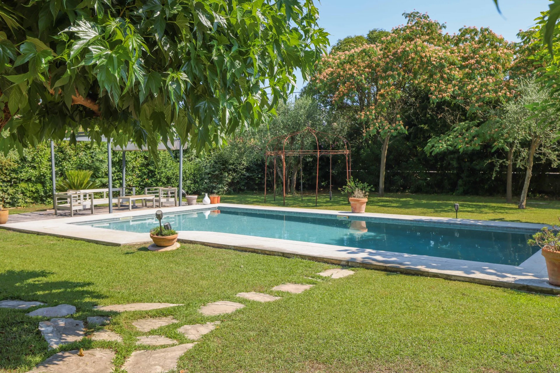 Mougins, Provence-Alpes-Côte d’Azur, 06250, FR, 5 Bedrooms Bedrooms, ,2 BathroomsBathrooms,Residential,For Sale,1960580