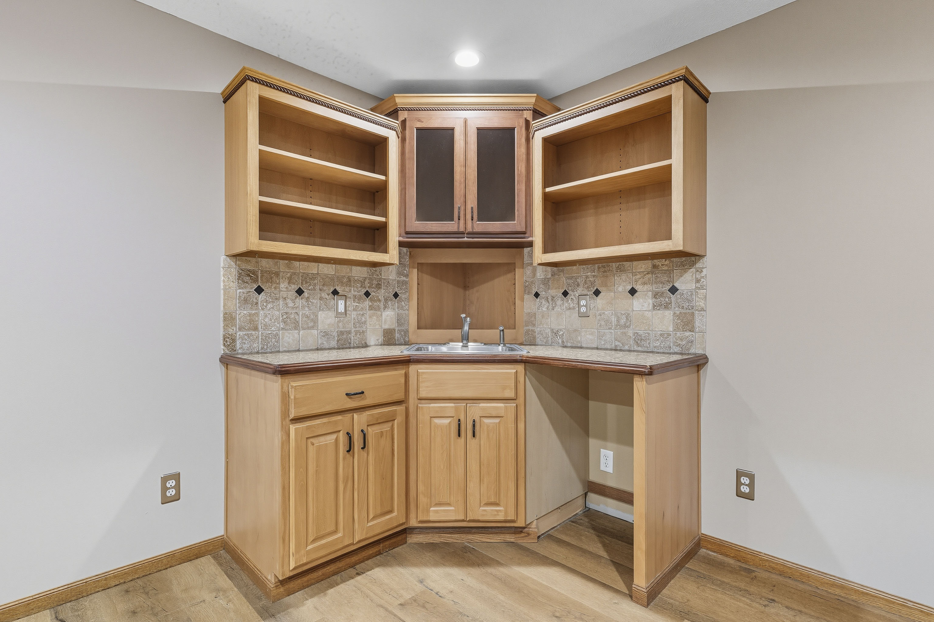 Manhattan, Kansas, 66502, United States, 5 Bedrooms Bedrooms, ,3 BathroomsBathrooms,Residential,For Sale,1960988