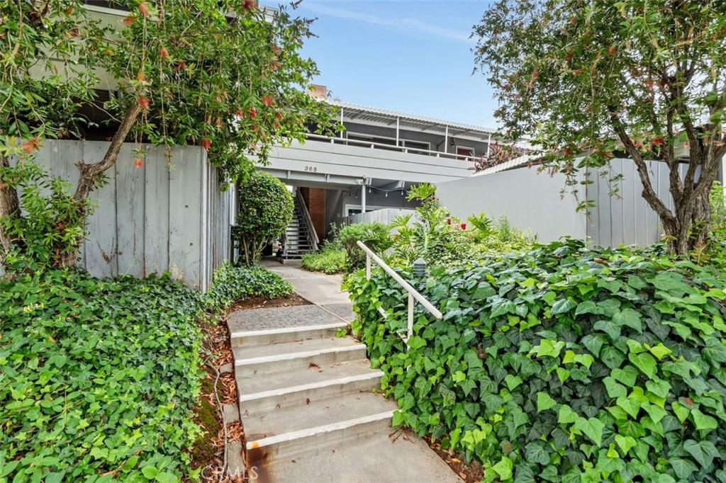 Pasadena, California, 91107, United States, 2 Bedrooms Bedrooms, ,2 BathroomsBathrooms,Residential,For Sale,1896014