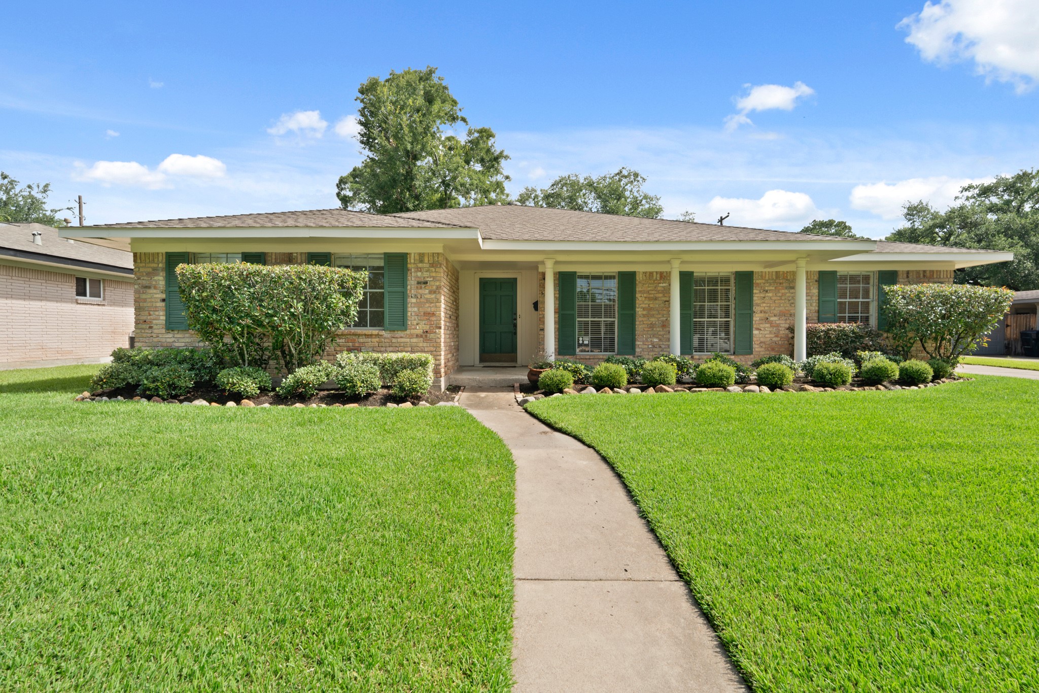 Houston, Texas, 77096, United States, 3 Bedrooms Bedrooms, ,2 BathroomsBathrooms,Residential,For Sale,1849910