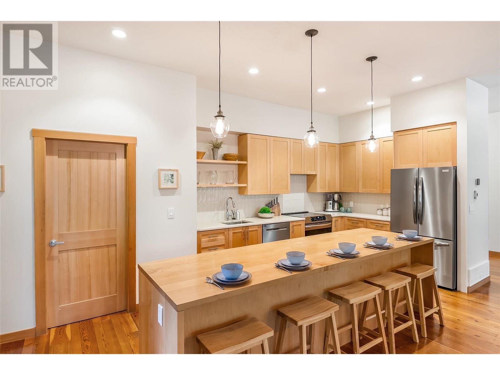REVELSTOKE, British Columbia, V0E 2S3, CA, 6 Bedrooms Bedrooms, ,4 BathroomsBathrooms,Residential,For Sale,1912503