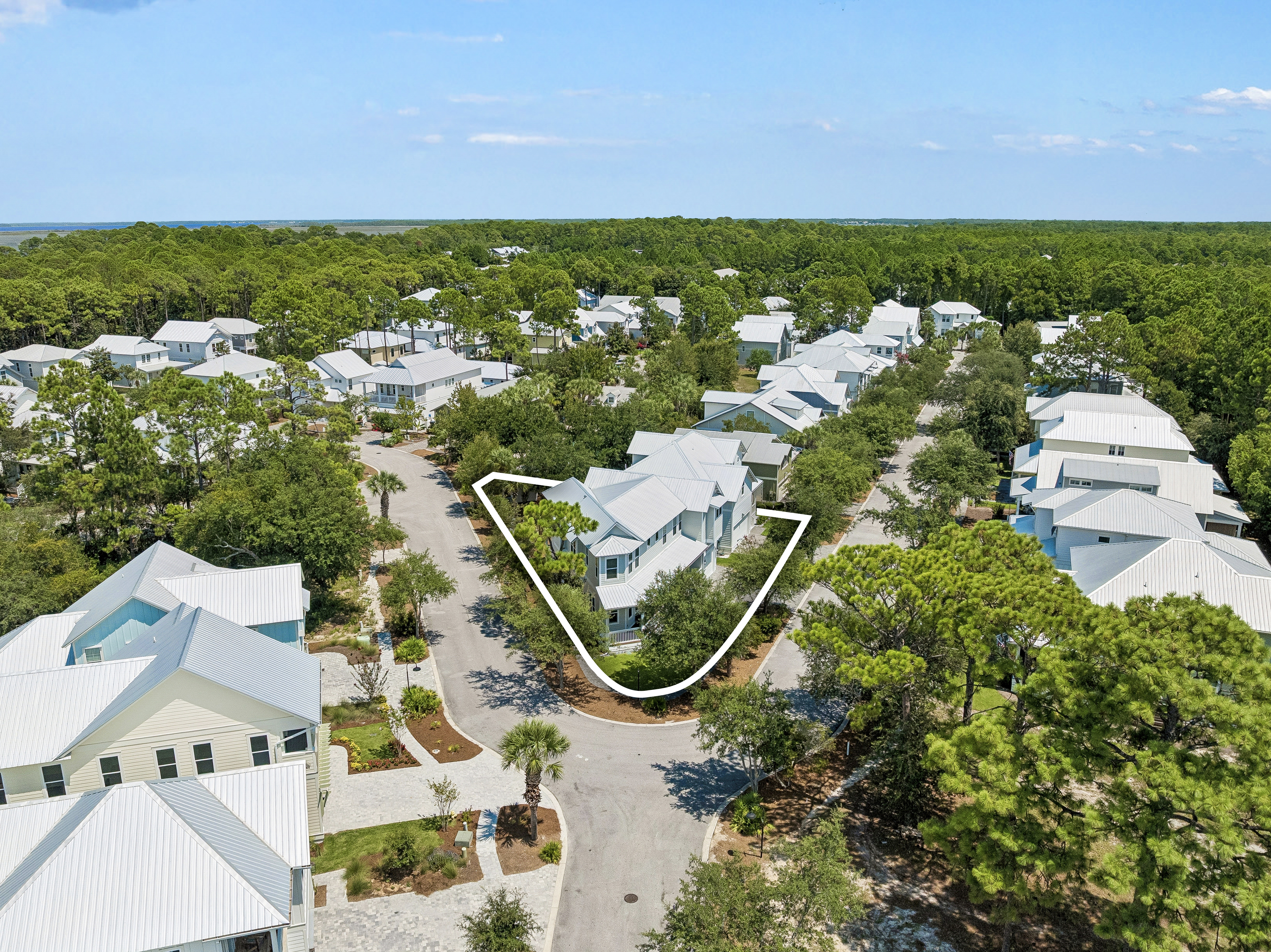  Spacious Newer-Build Home With Wraparound Porch On Gated Community Corner Lot - 物件實景