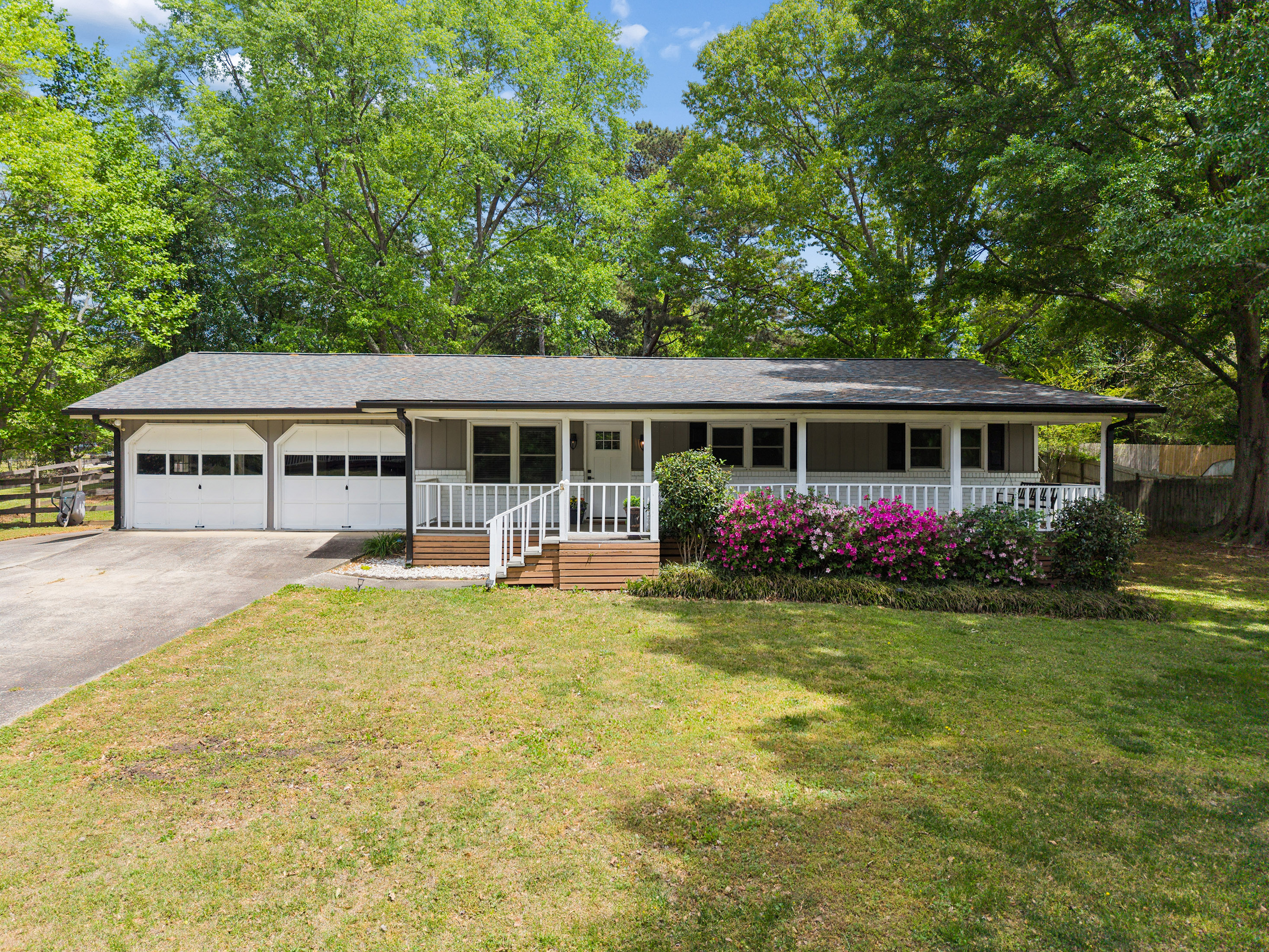 Spacious Ranch with Backyard Retreat in Powder Springs - 物件實景