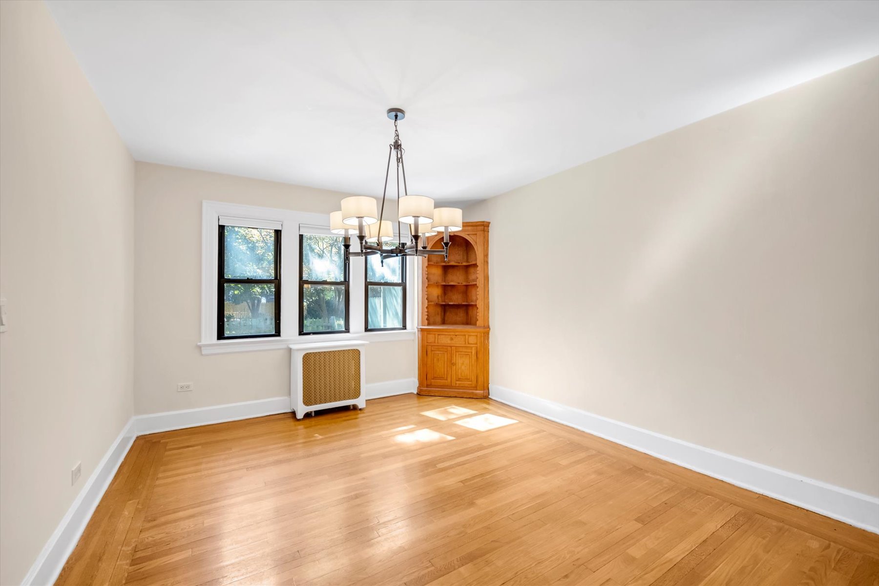  ?RENOVATED FOREST CLOSE ATTACHED BRICK TOWNHOUSE? - 物件實景