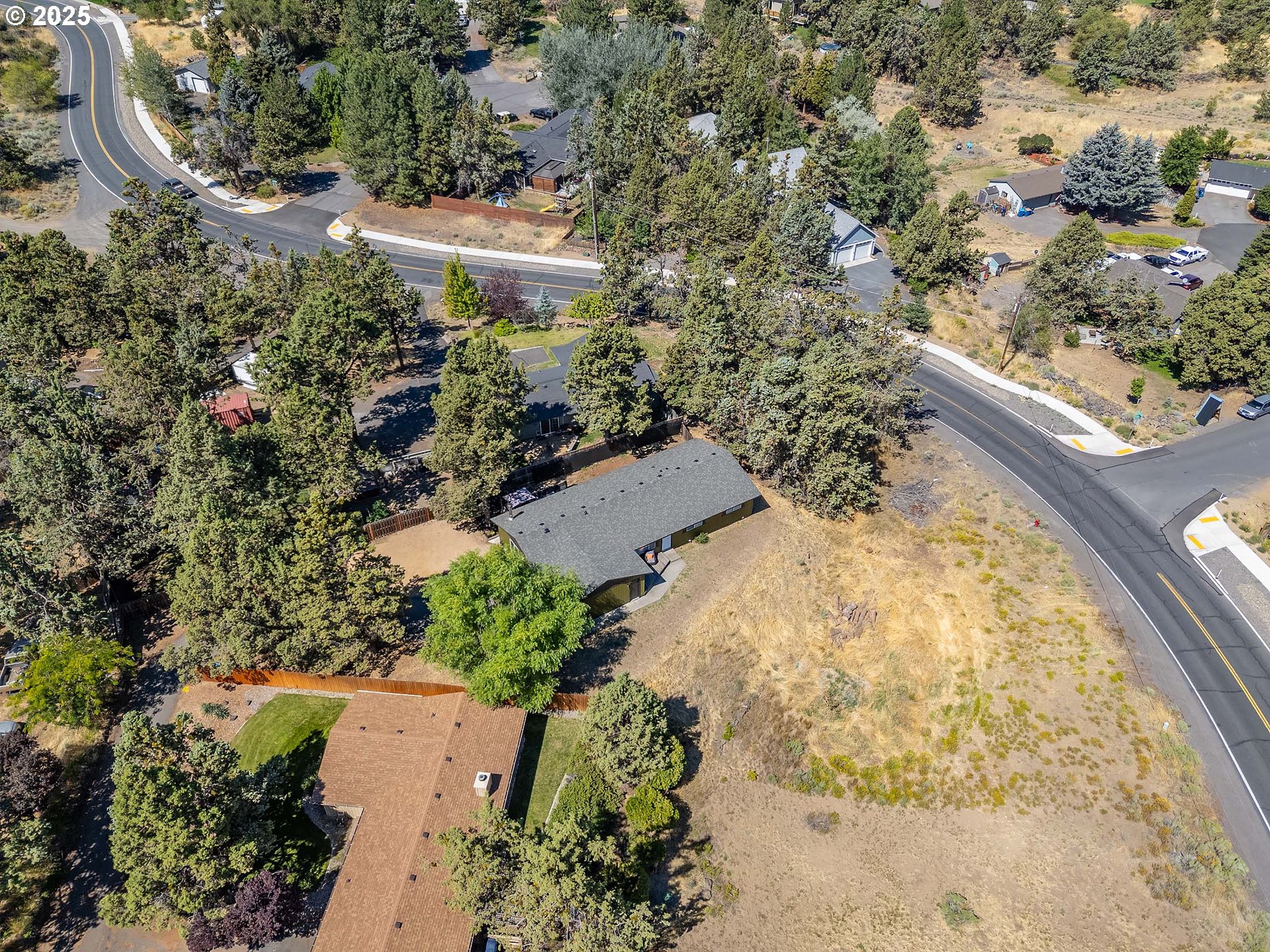 Bend, Oregon, 97701, United States, 3 Bedrooms Bedrooms, ,2 BathroomsBathrooms,Residential,For Sale,1960454