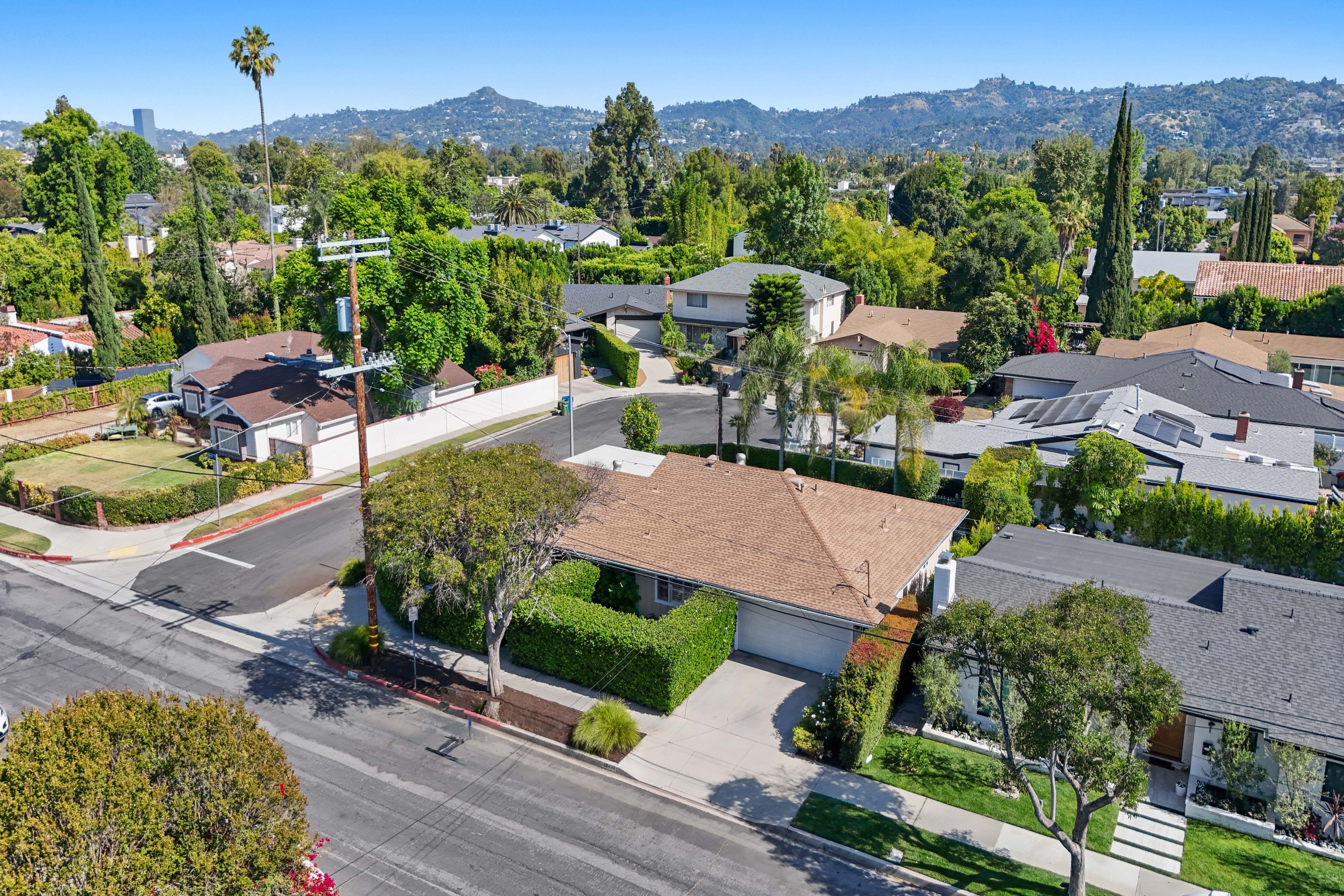  12428 Addison Street - 物件實景