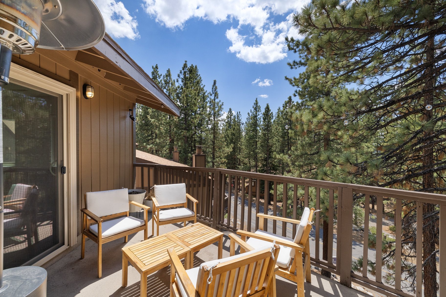  Expansive Nevada-Side Tahoe Retreat in Coveted Lake Village Setting - 物件實景