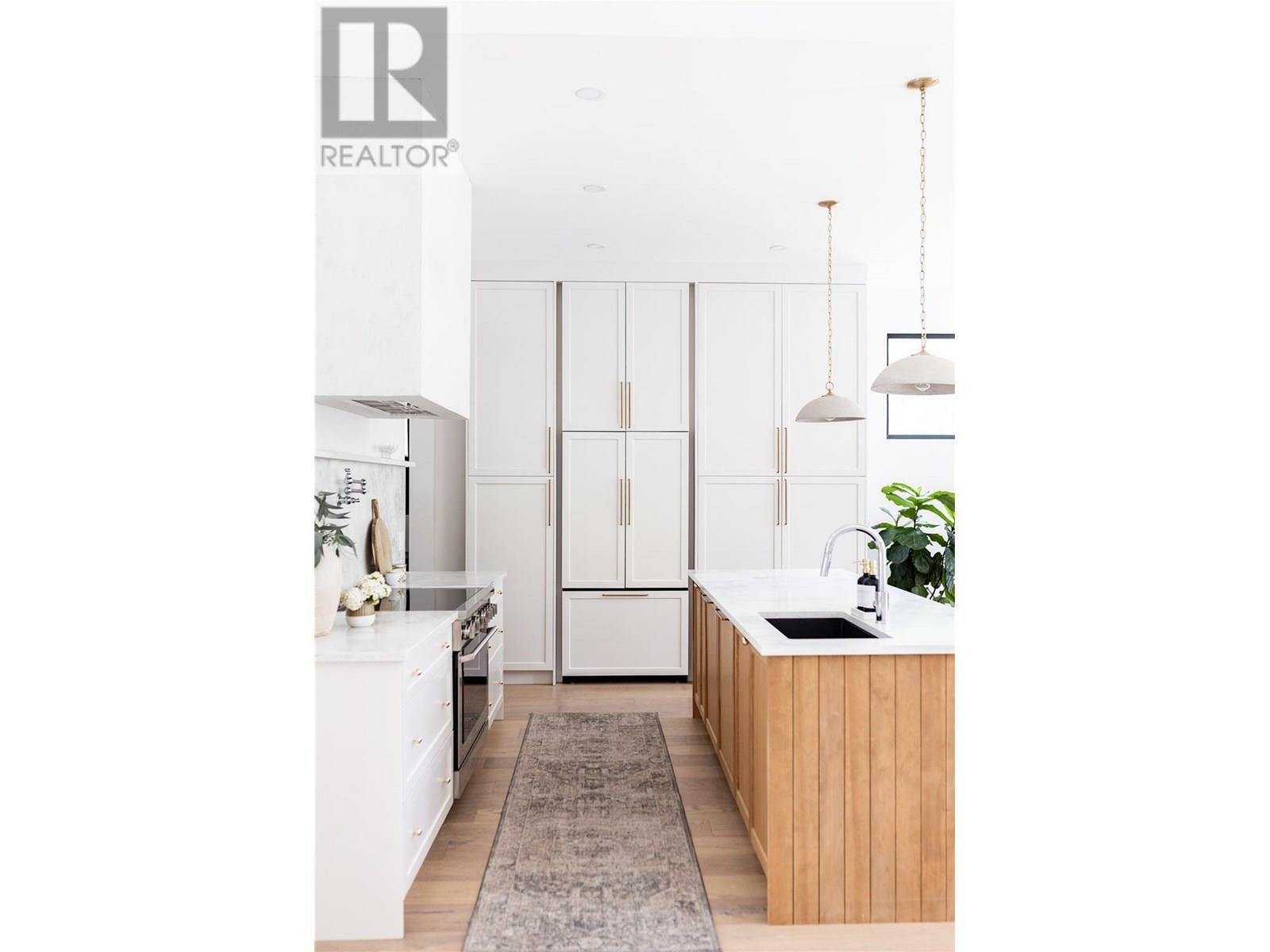 GRAND FORKS, British Columbia, V0H 1H2, CA, 5 Bedrooms Bedrooms, ,5 BathroomsBathrooms,Residential,For Sale,1868553