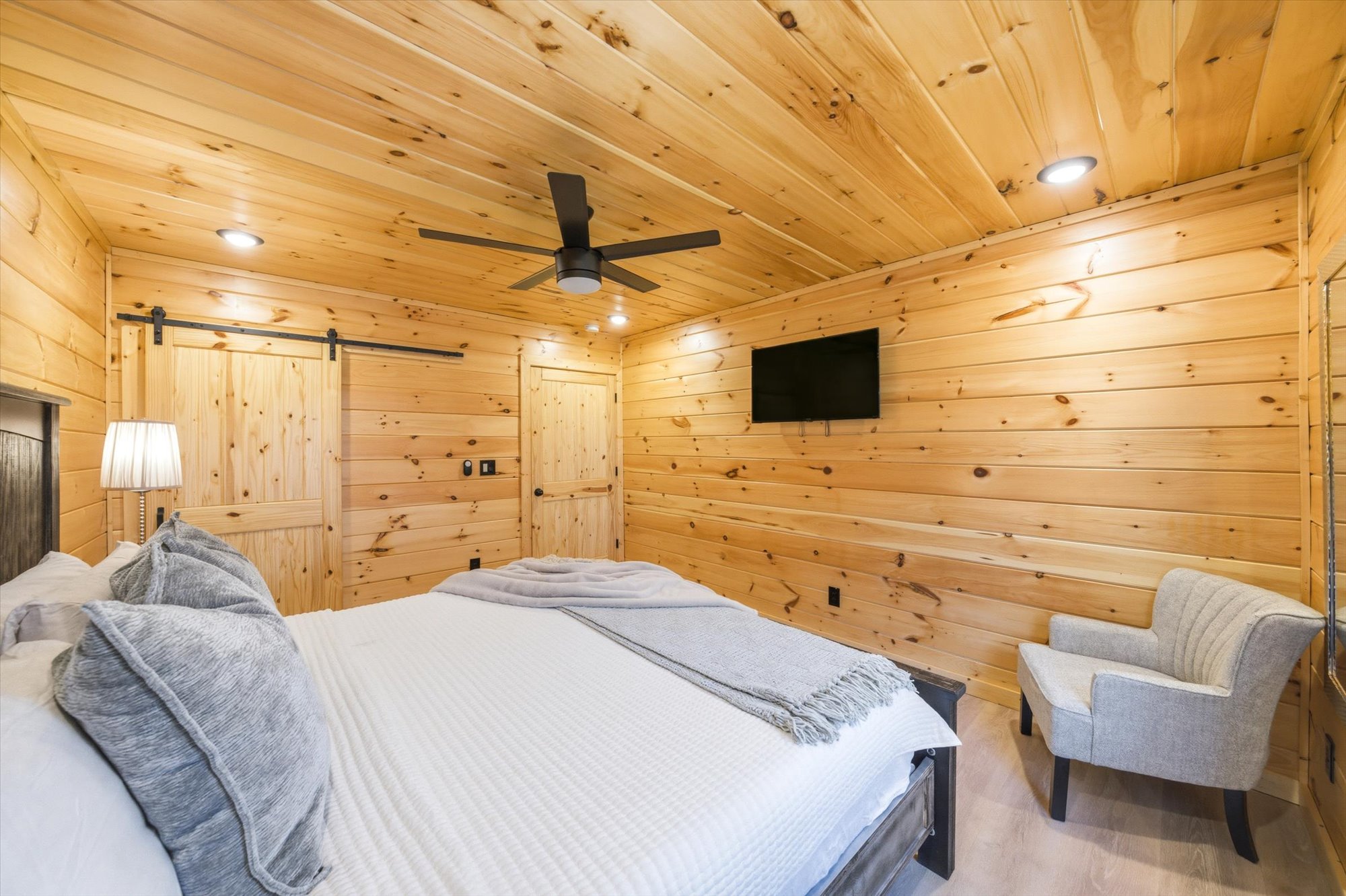 Sevierville, Tennessee, 37862, United States, 2 Bedrooms Bedrooms, ,2 BathroomsBathrooms,Residential,For Sale,1992770