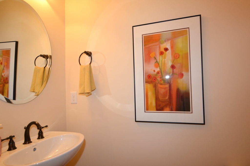 Methuen, Massachusetts, 01844, United States, 2 Bedrooms Bedrooms, ,3 BathroomsBathrooms,Residential,For Sale,1999139