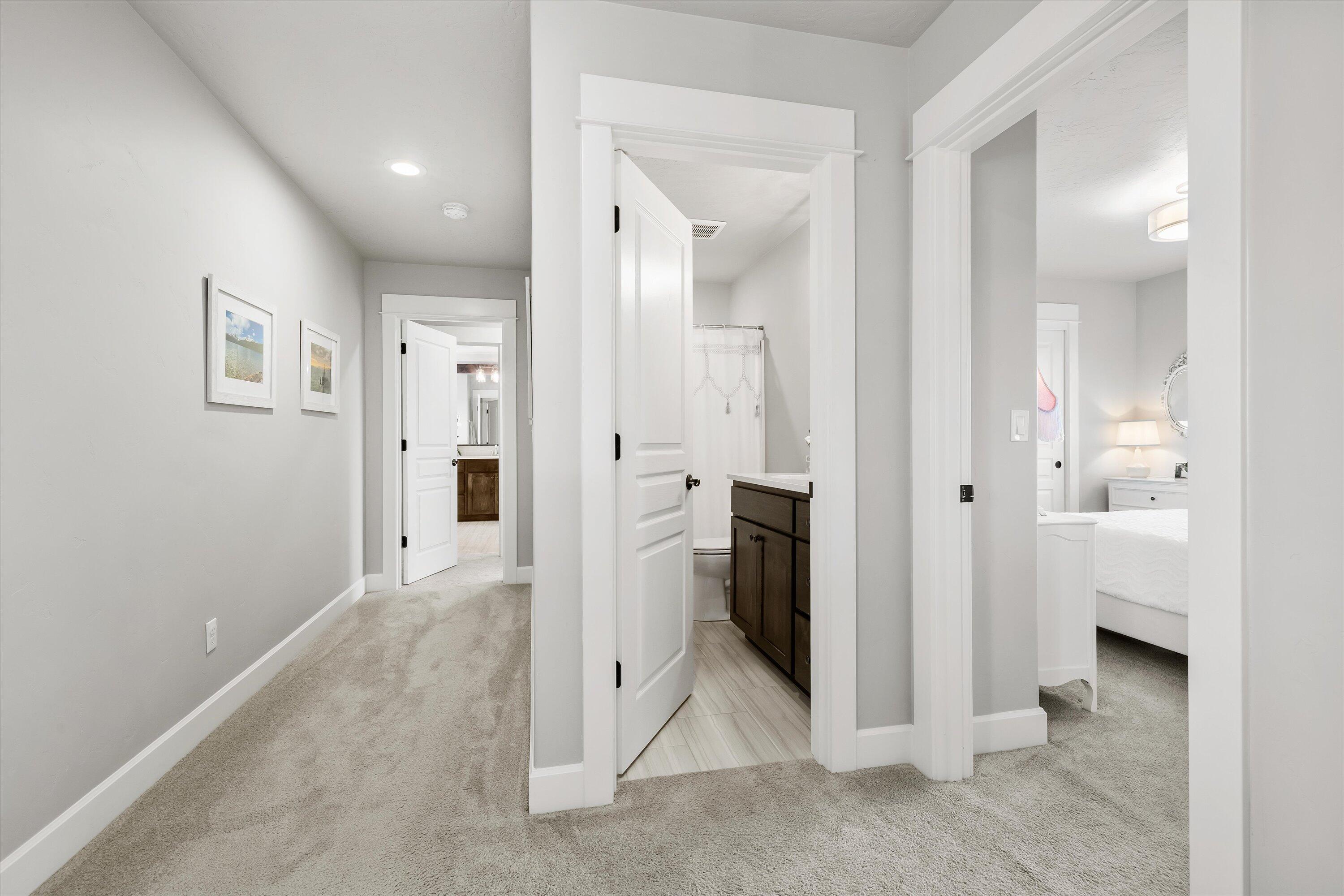 Redmond, Oregon, 97756, United States, 4 Bedrooms Bedrooms, ,3 BathroomsBathrooms,Residential,For Sale,1982797