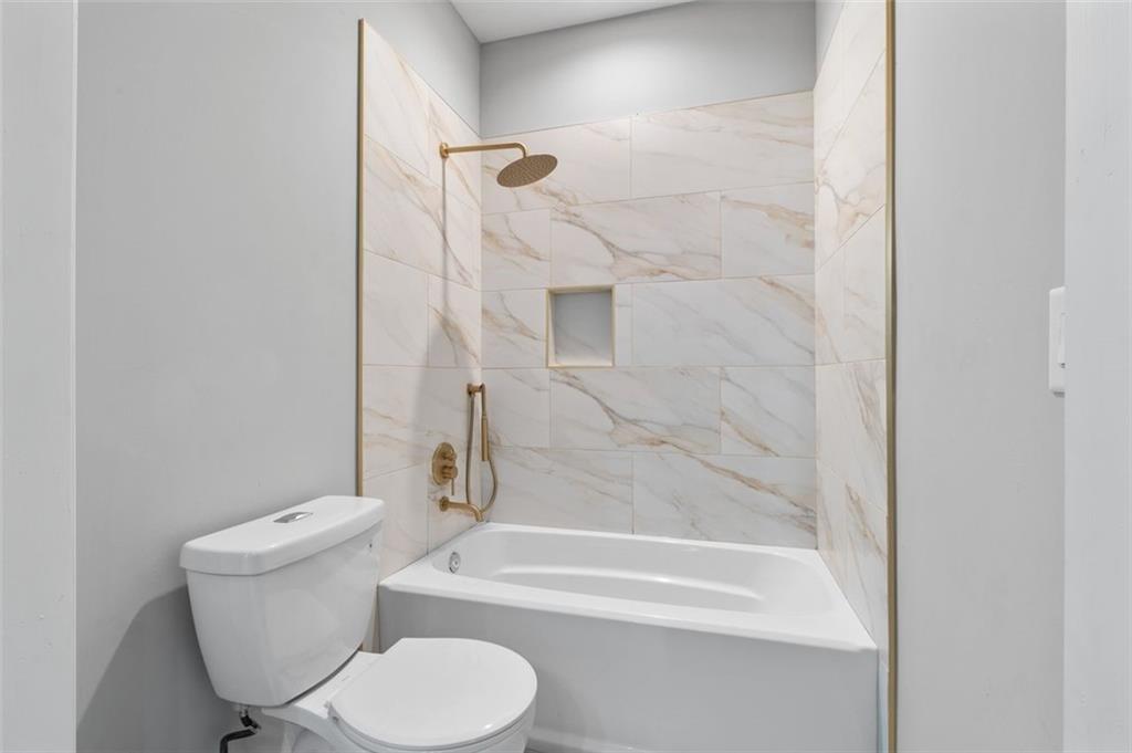 Atlanta, Georgia, 30310, United States, 4 Bedrooms Bedrooms, ,3 BathroomsBathrooms,Residential,For Sale,1987729