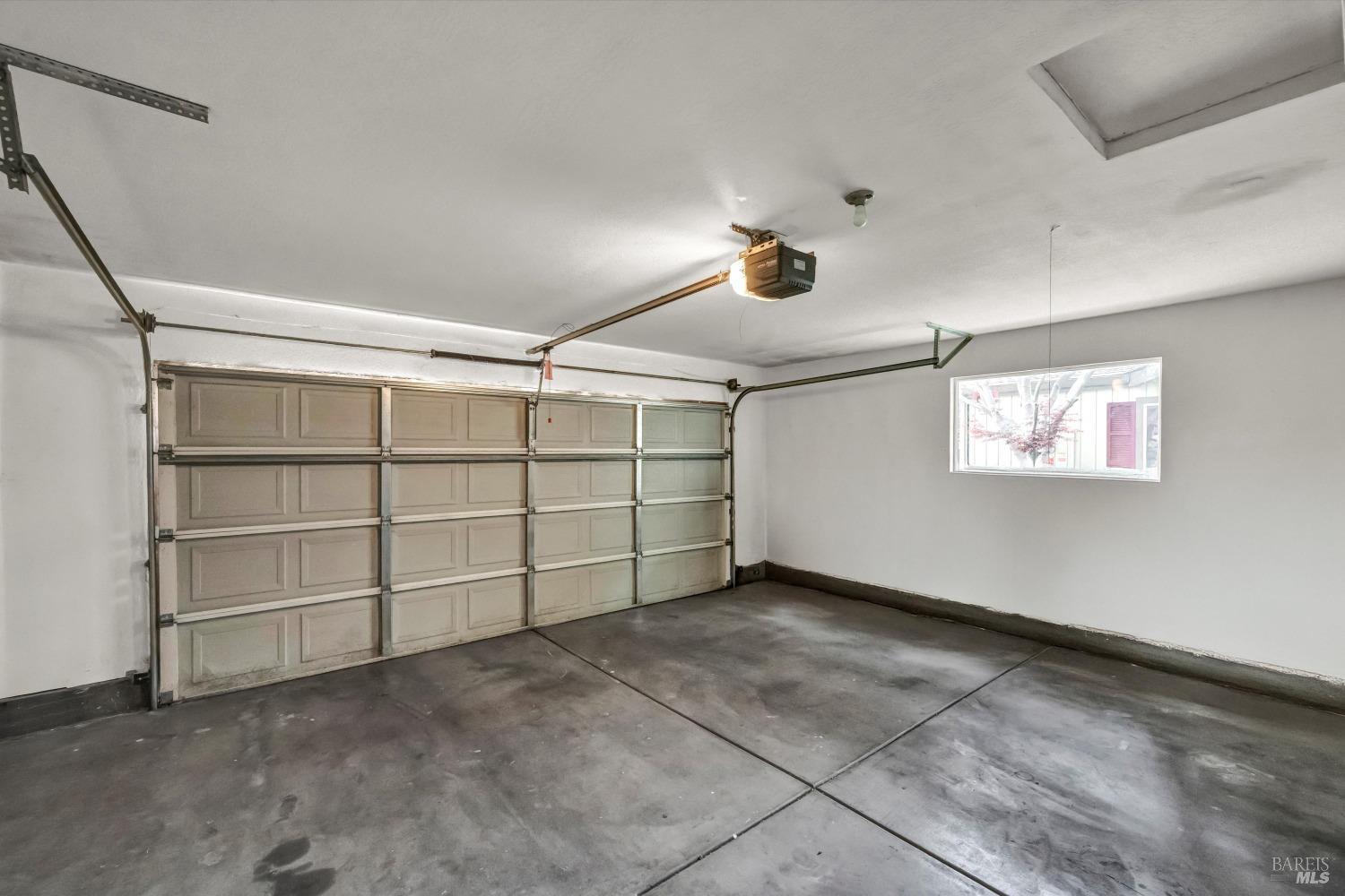 Santa Rosa, California, 95403, United States, 2 Bedrooms Bedrooms, ,3 BathroomsBathrooms,Residential,For Sale,1785942