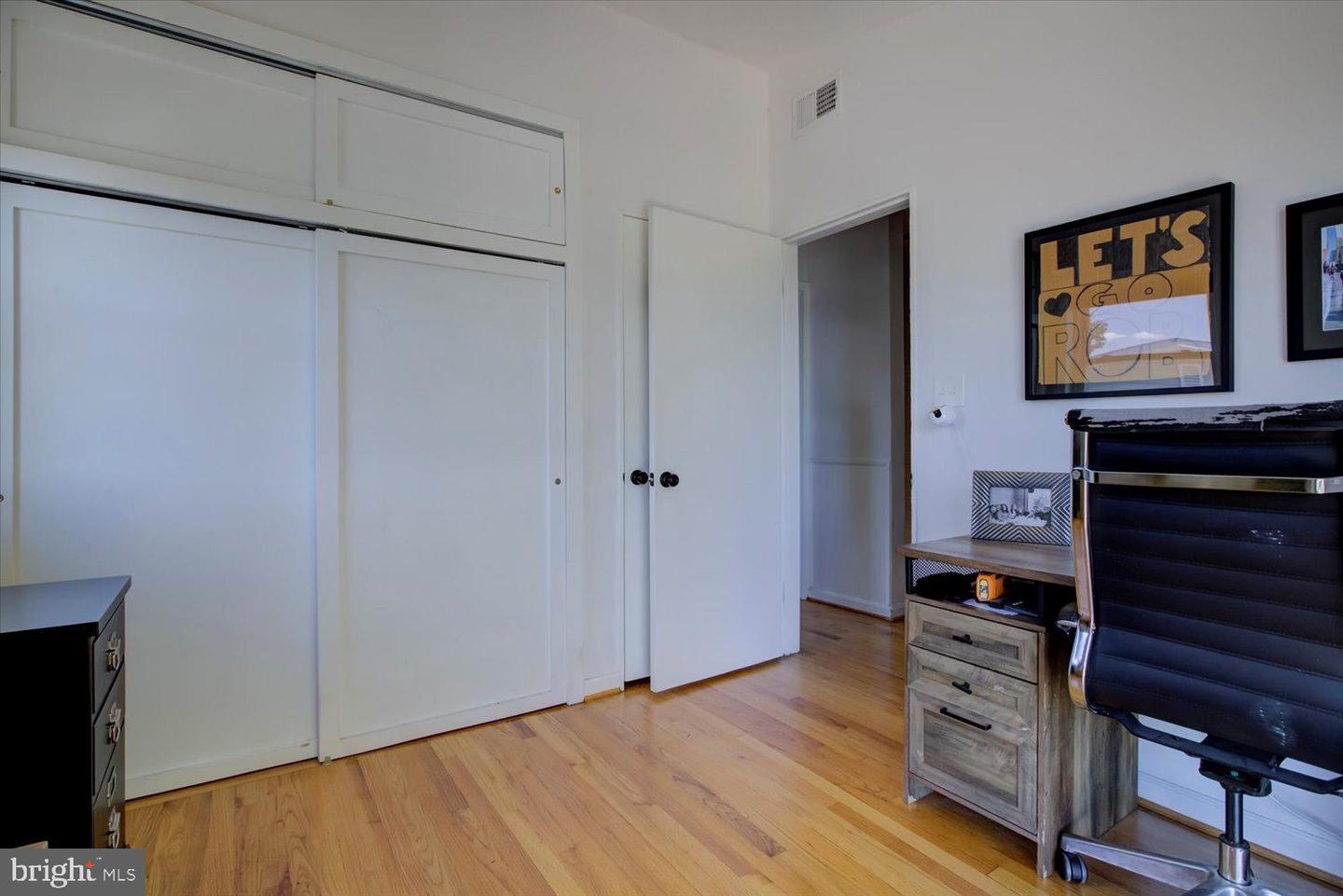 Arlington, Virginia, 22204, United States, 2 Bedrooms Bedrooms, ,1 BathroomBathrooms,Residential,For Sale,1951010